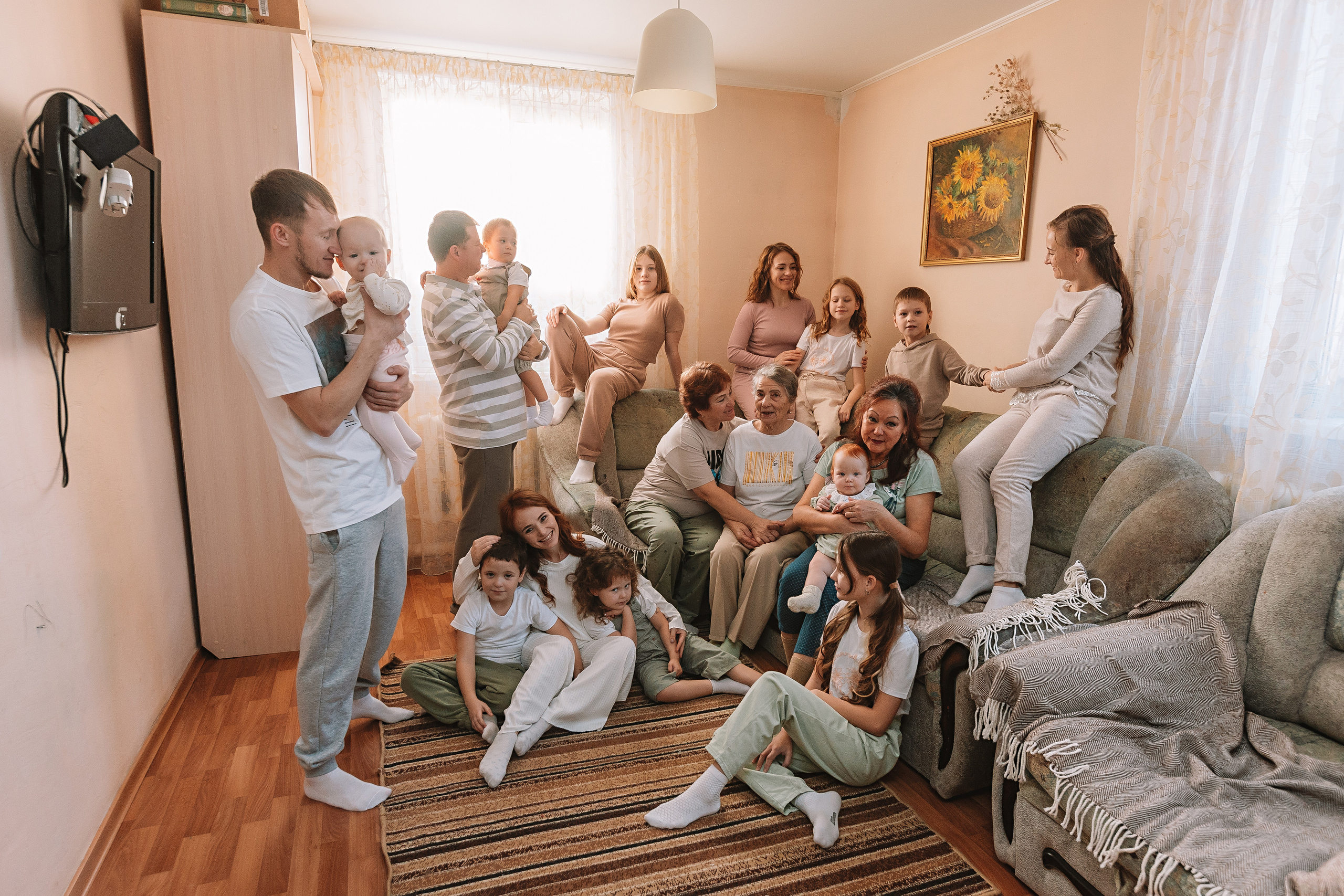 Большая семья (17 человек в частном доме, 2 часа). Семейный фотограф Тюмень, фотограф на роды Салмина Мария