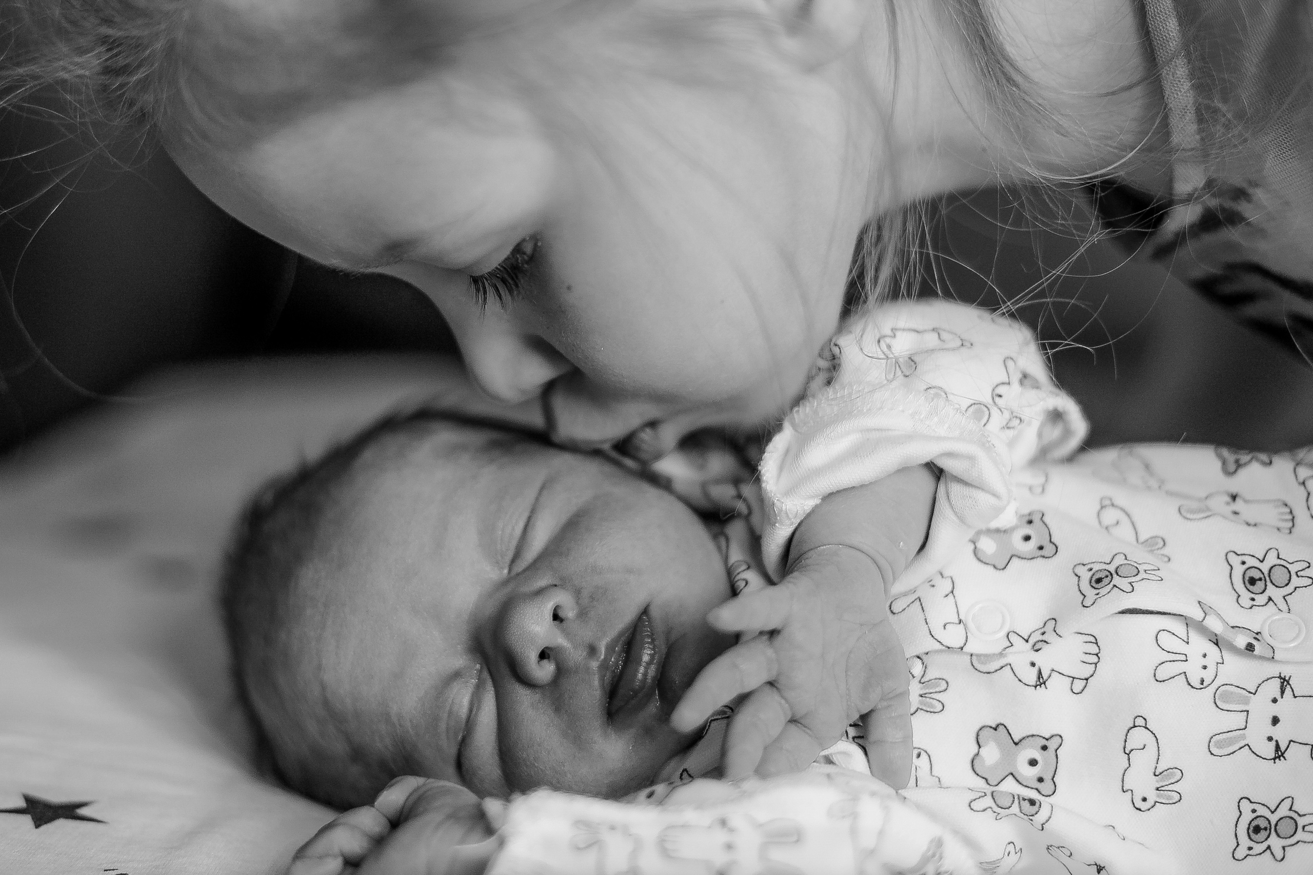 В палате сборный. Семейный фотограф Тюмень, фотограф на роды Салмина Мария