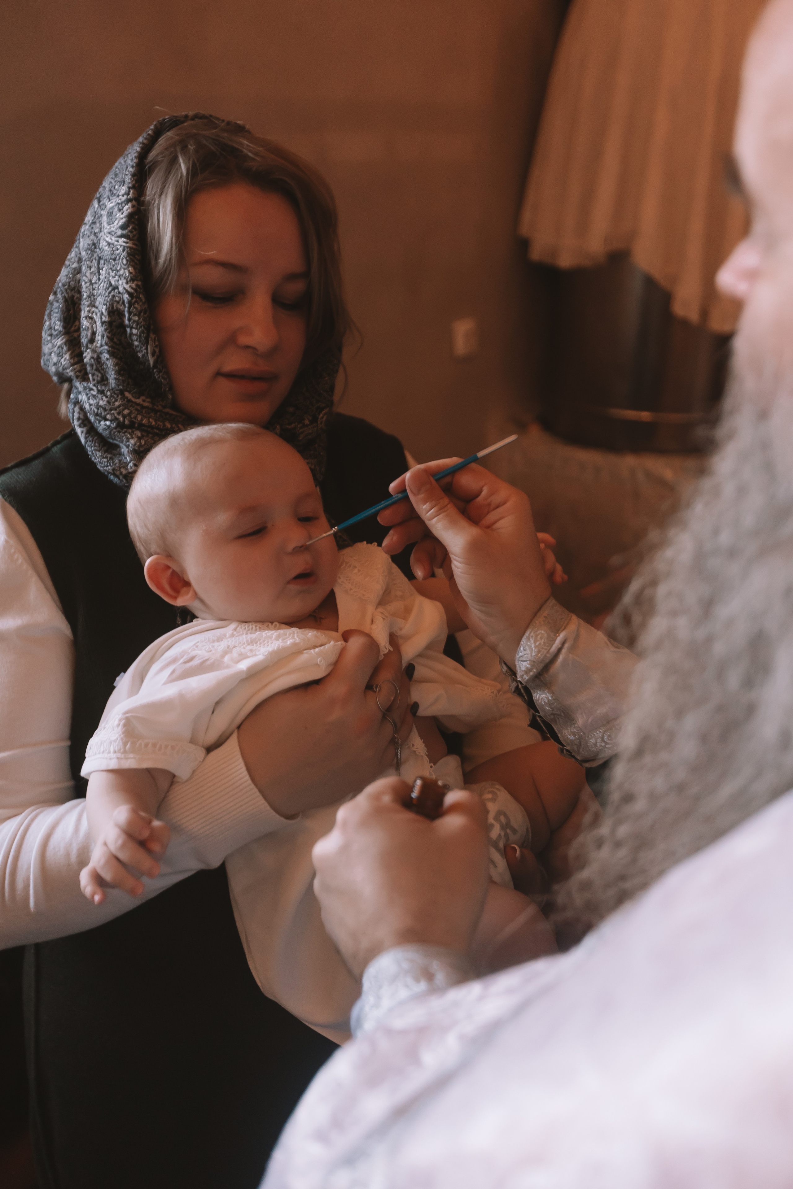 Крещение семакова. Семейный фотограф Тюмень, фотограф на роды Салмина Мария