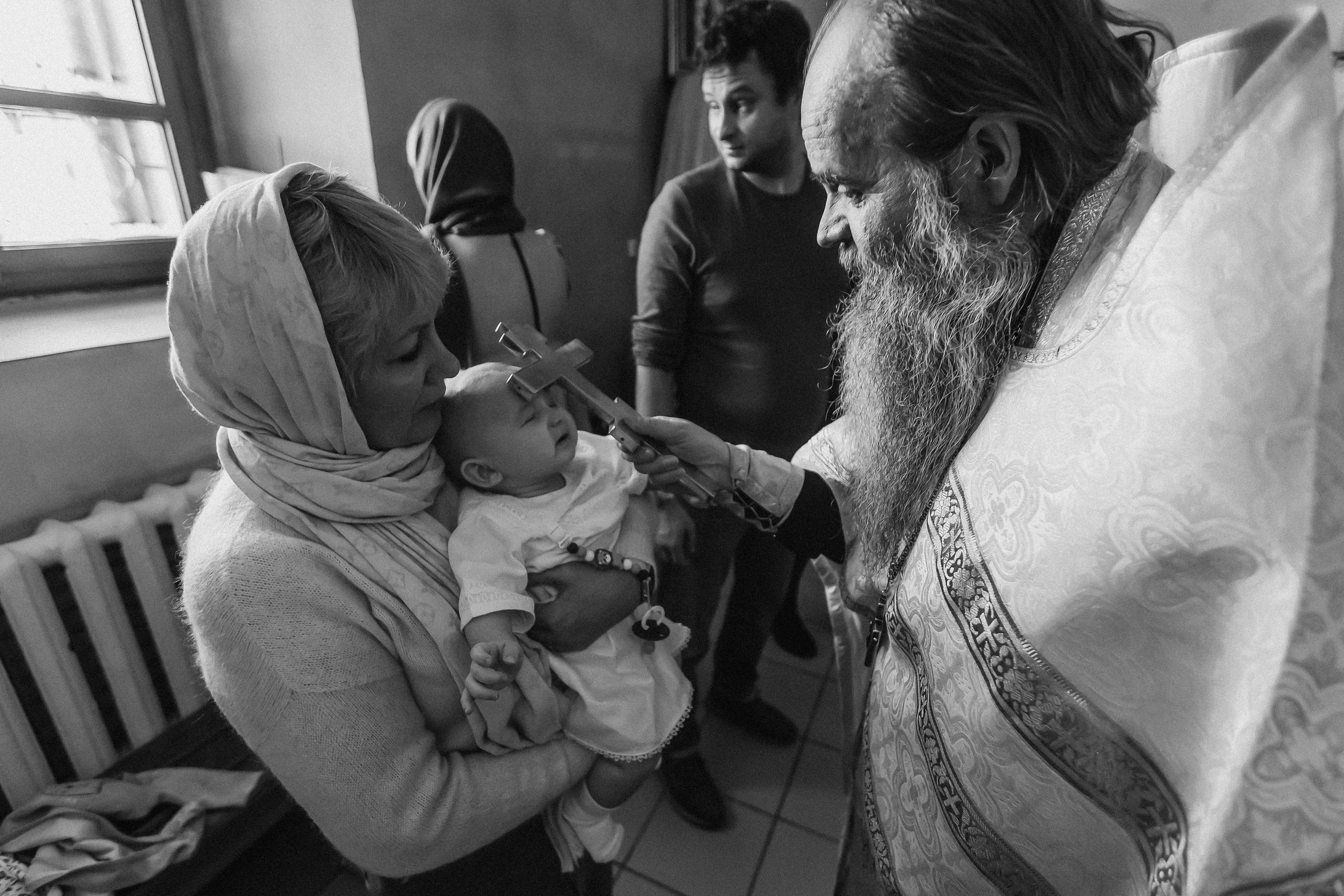 Крещение семакова. Семейный фотограф Тюмень, фотограф на роды Салмина Мария