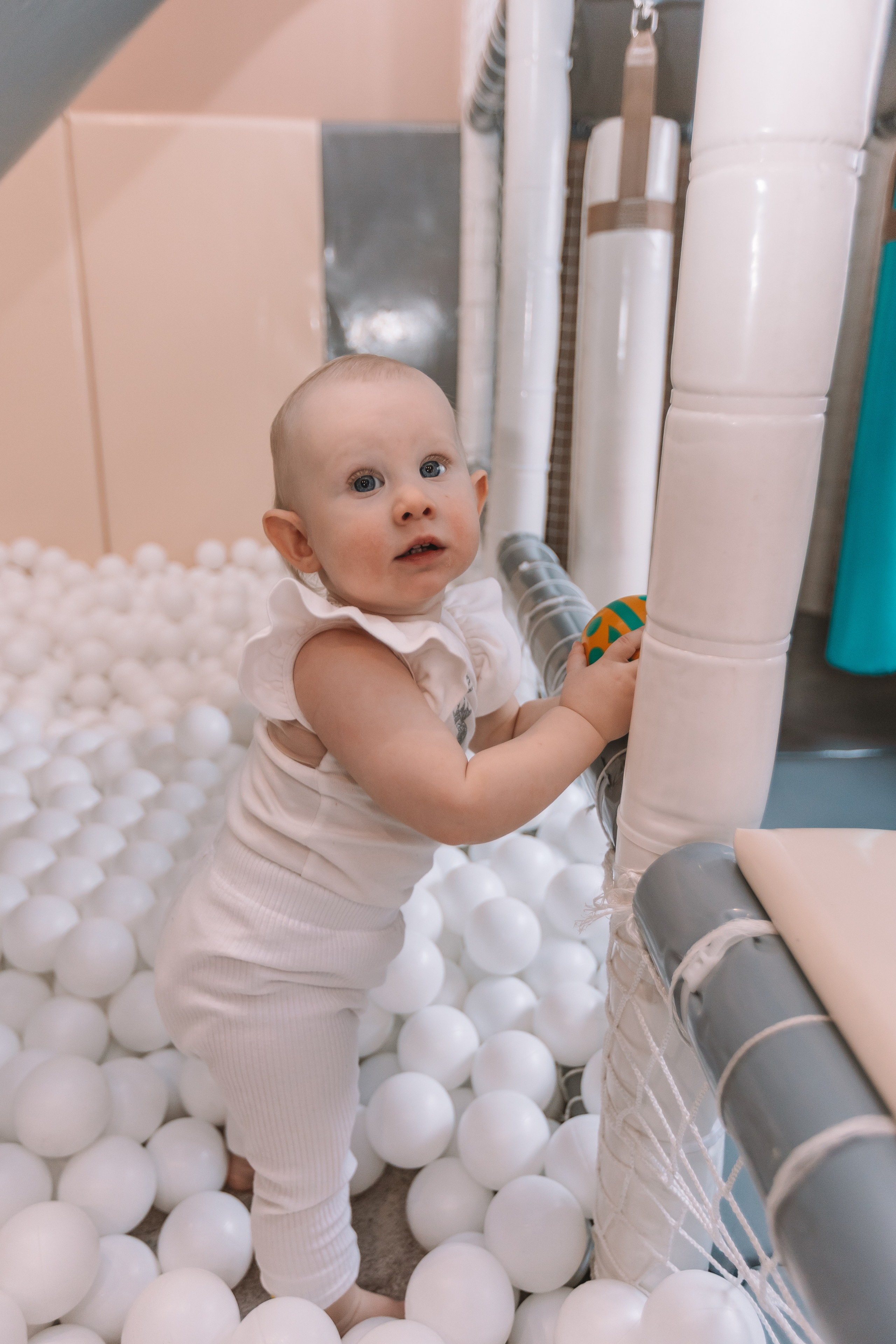 Первый годик в игровой. Семейный фотограф Тюмень, фотограф на роды Салмина Мария