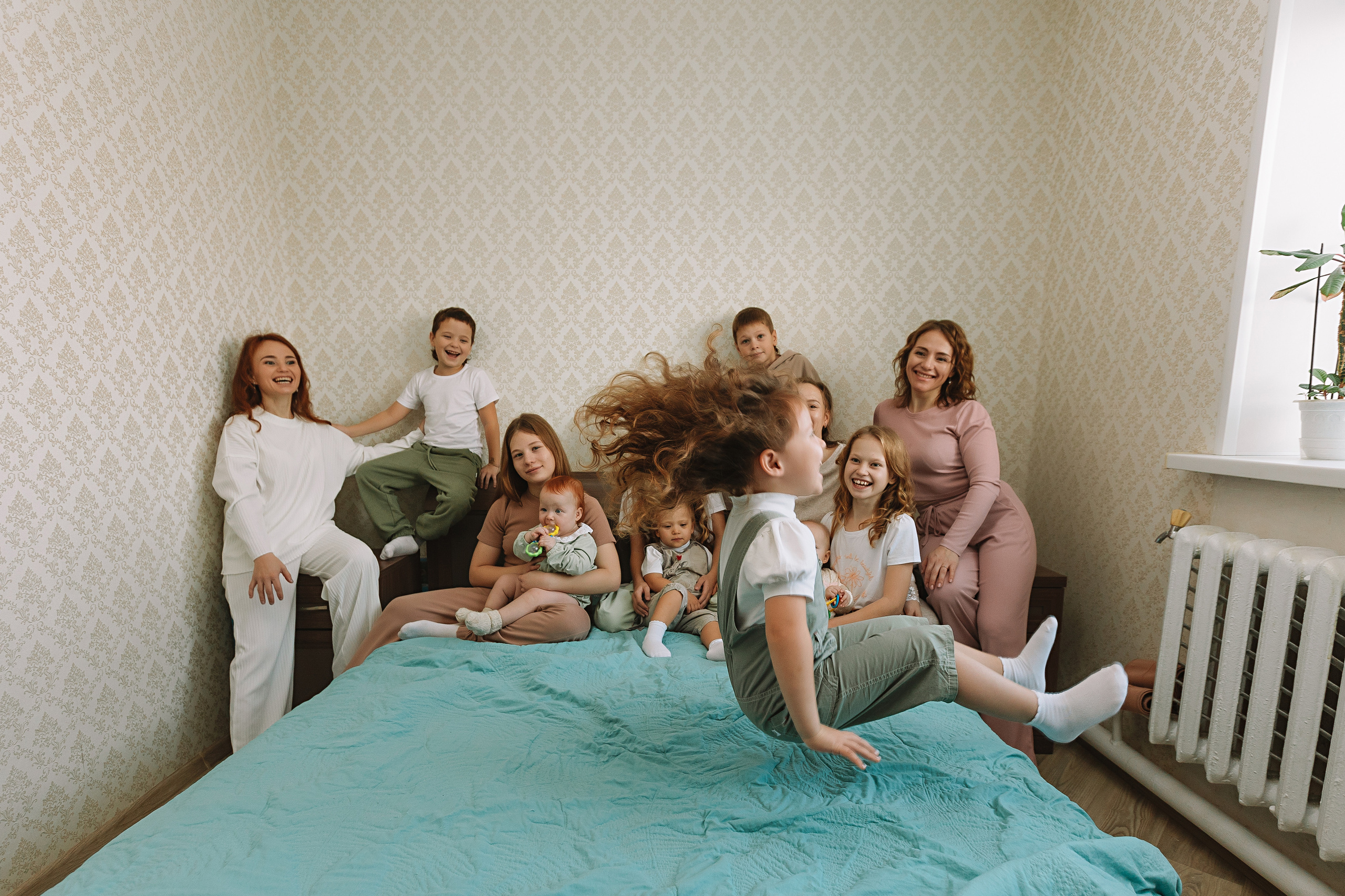 Большая семья (17 человек в частном доме, 2 часа). Семейный фотограф Тюмень, фотограф на роды Салмина Мария