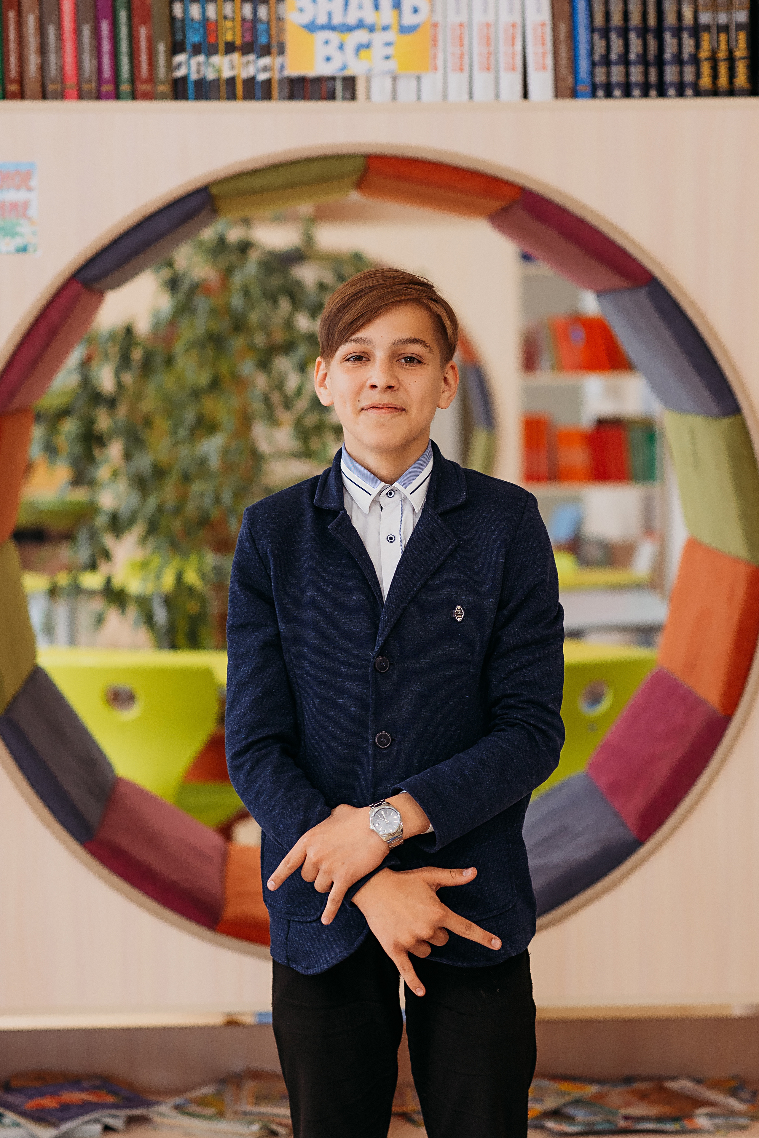 8 класс в библиотеке. Семейный фотограф Тюмень, фотограф на роды Салмина Мария