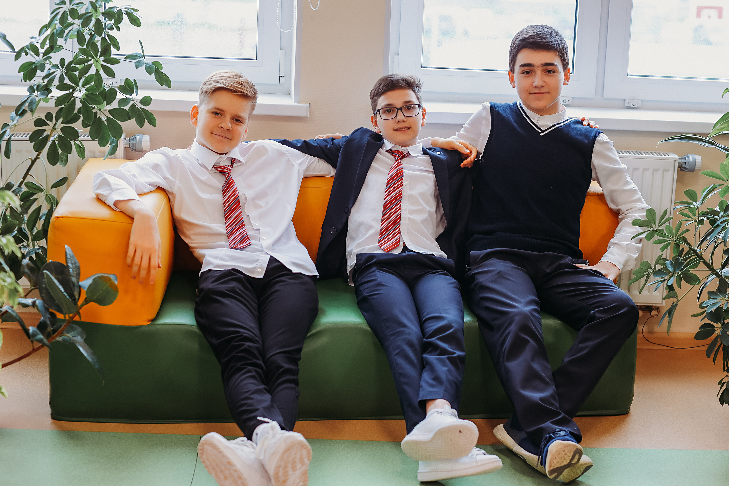 8 класс в библиотеке. Семейный фотограф Тюмень, фотограф на роды Салмина Мария