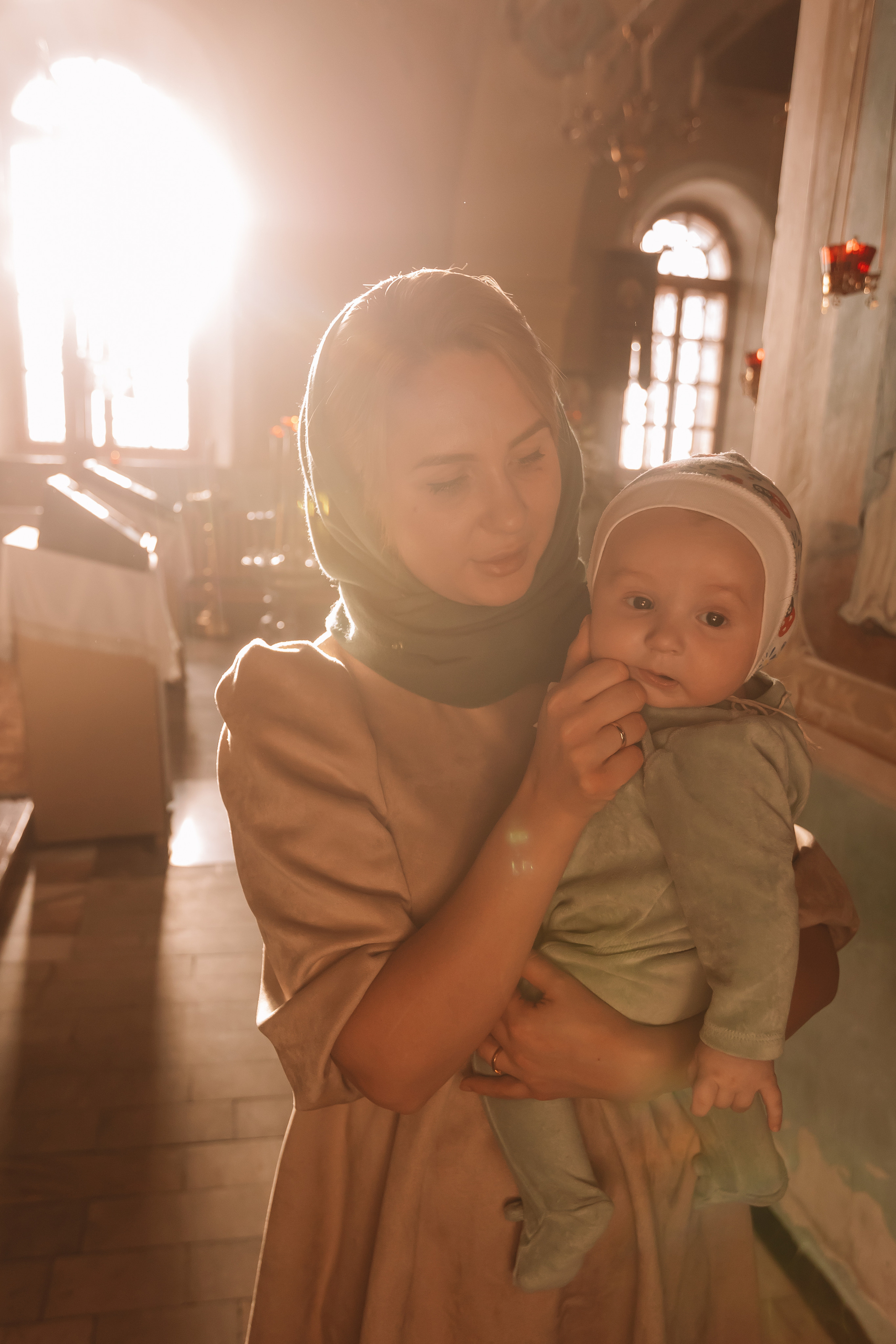 Крещение семакова. Семейный фотограф Тюмень, фотограф на роды Салмина Мария