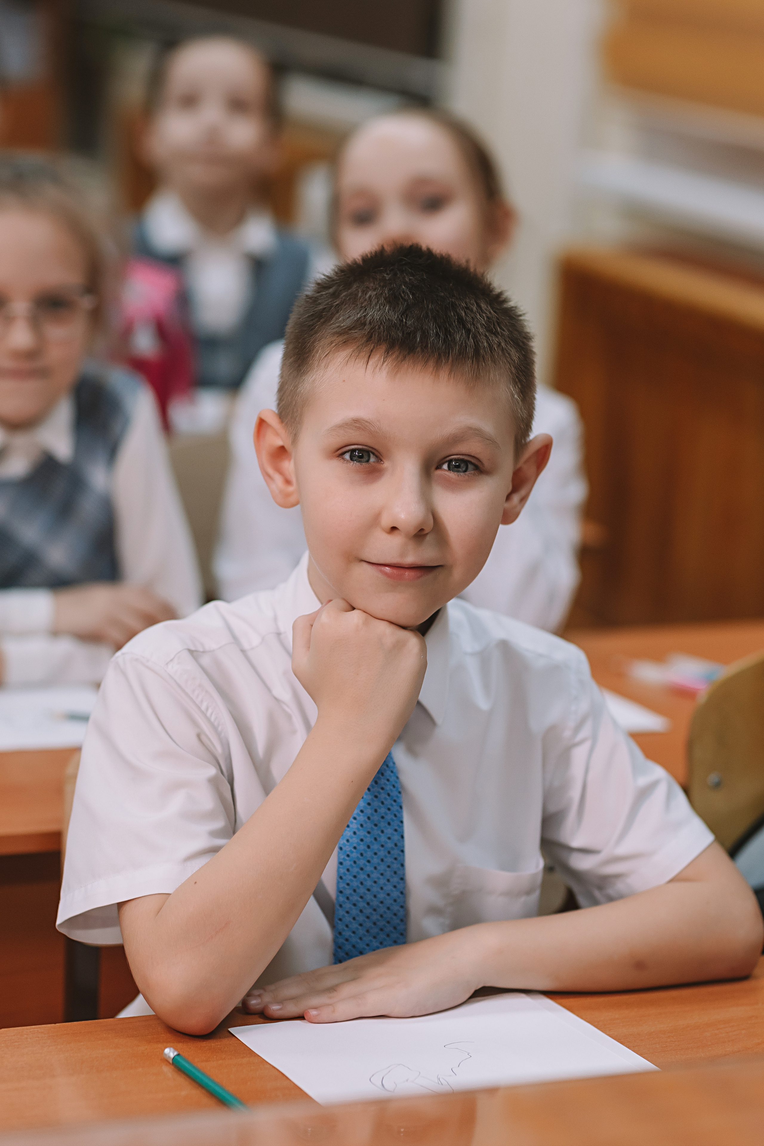 2 класс в школе. Семейный фотограф Тюмень, фотограф на роды Салмина Мария