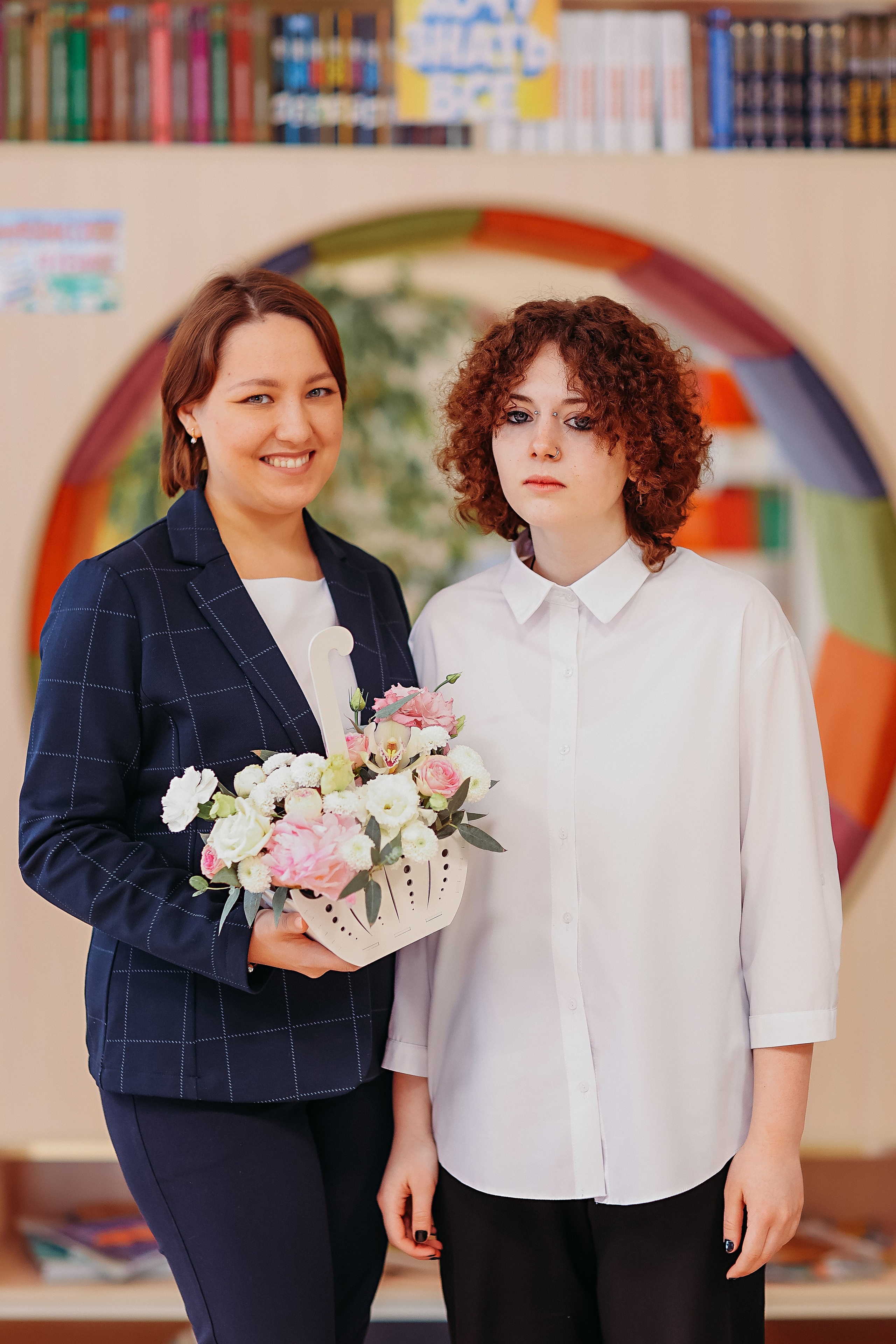 8 класс в библиотеке. Семейный фотограф Тюмень, фотограф на роды Салмина Мария