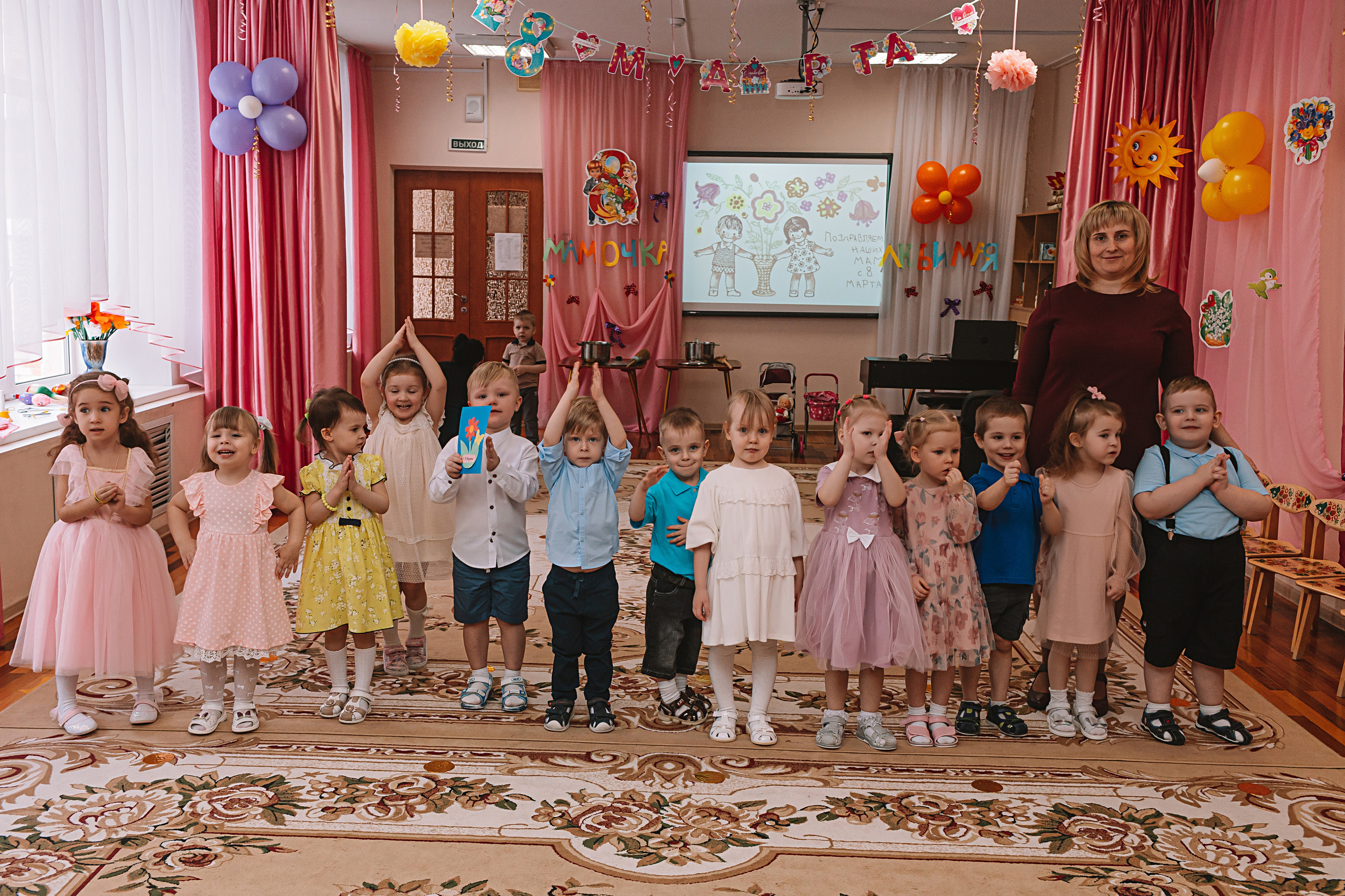 Утренник садик. Семейный фотограф Тюмень, фотограф на роды Салмина Мария