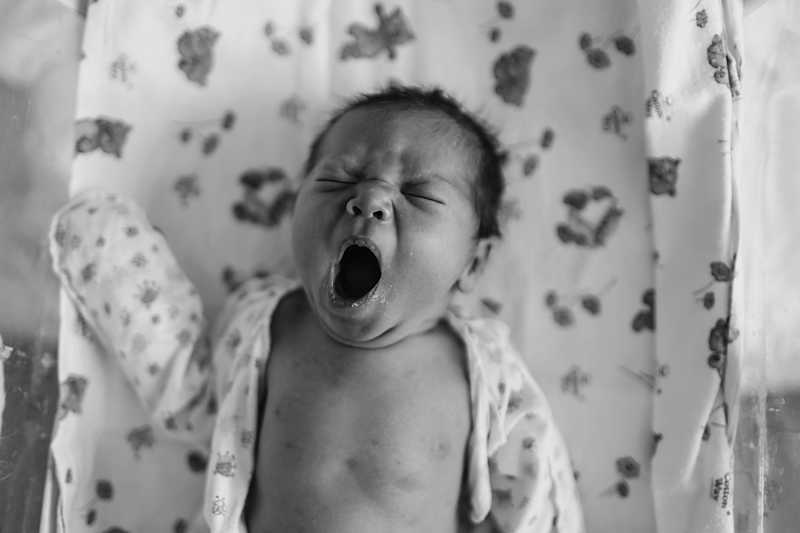 В палате сборный. Семейный фотограф Тюмень, фотограф на роды Салмина Мария