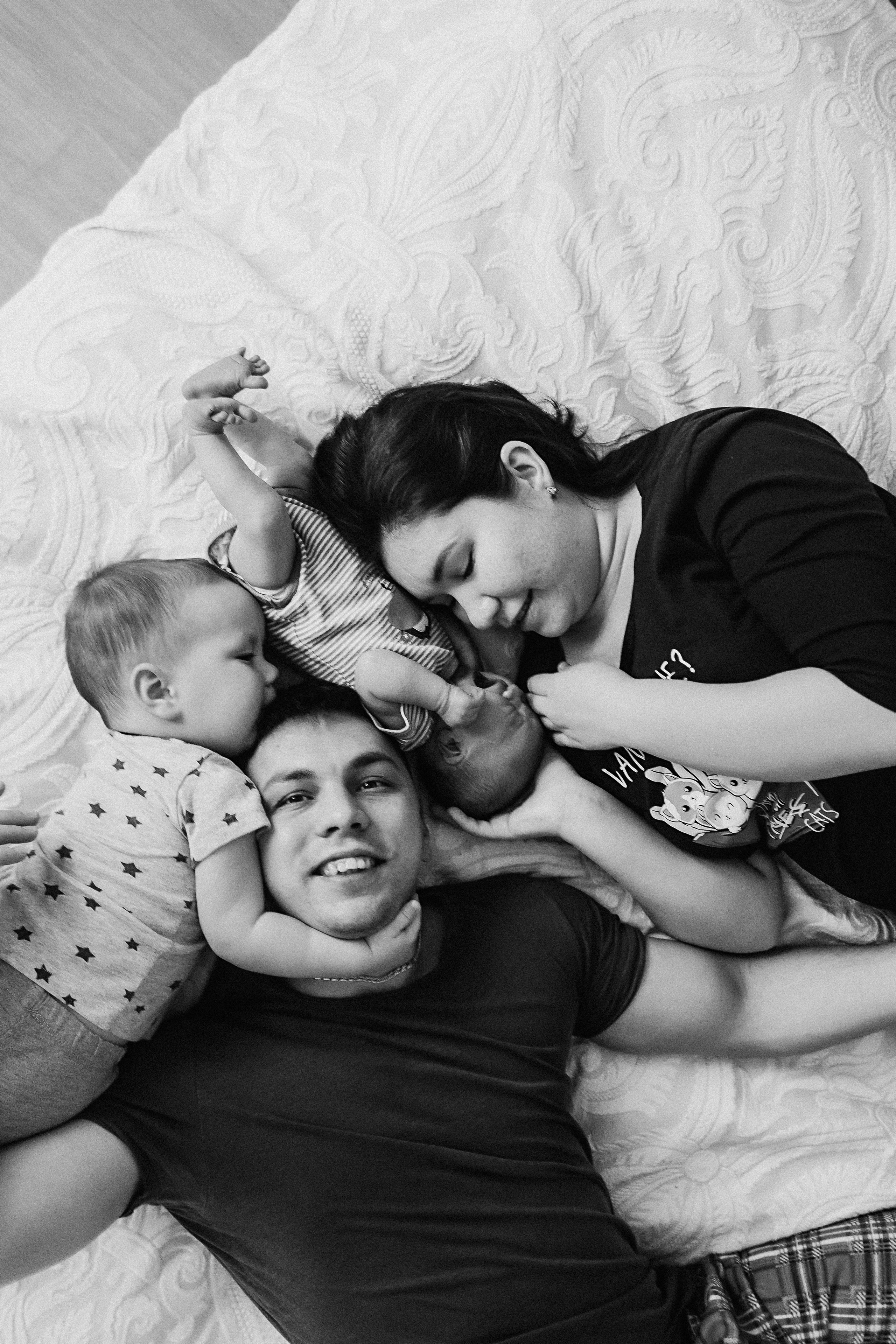 Руслан. Семейный фотограф Тюмень, фотограф на роды Салмина Мария