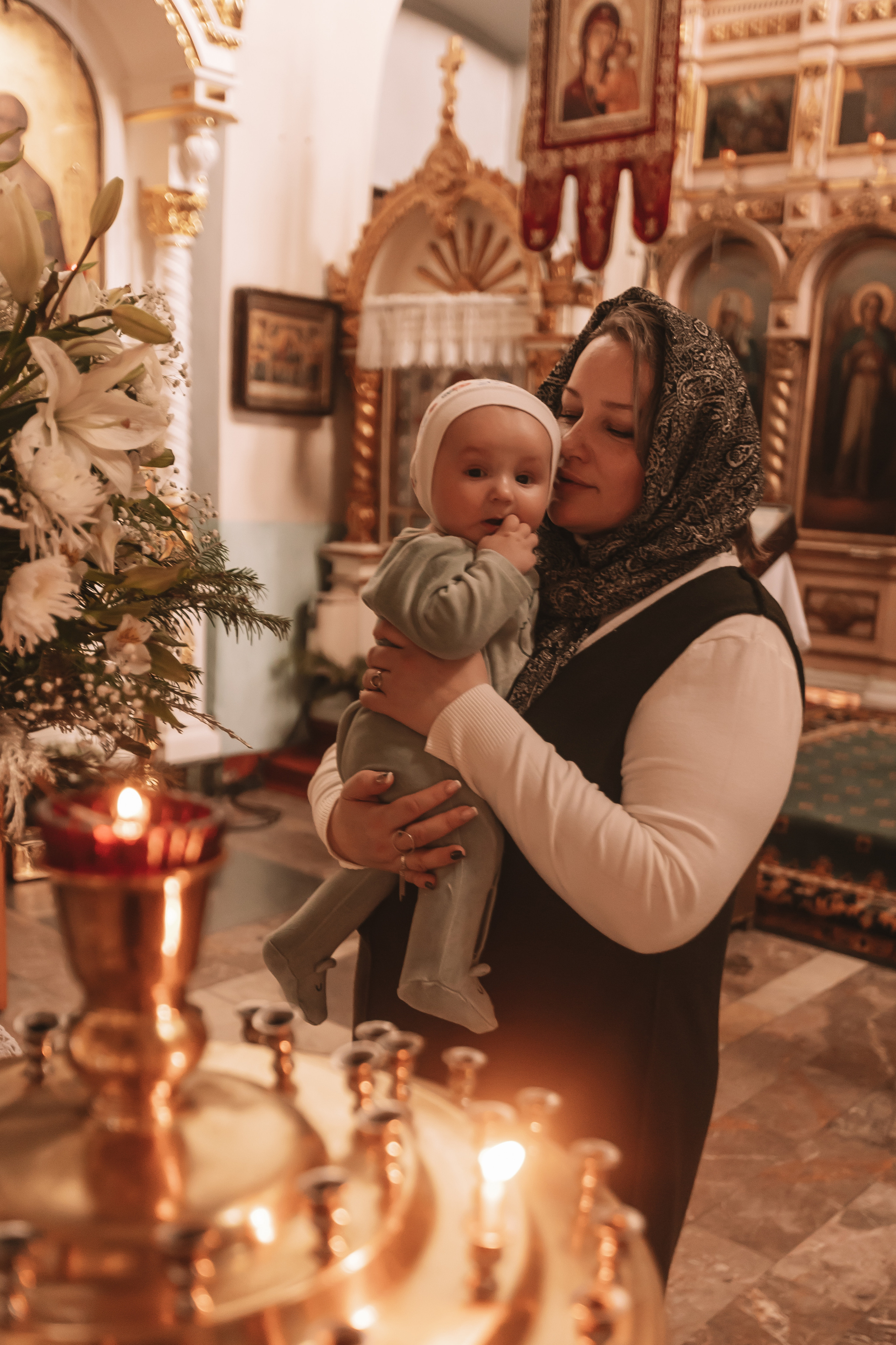 Крещение семакова. Семейный фотограф Тюмень, фотограф на роды Салмина Мария