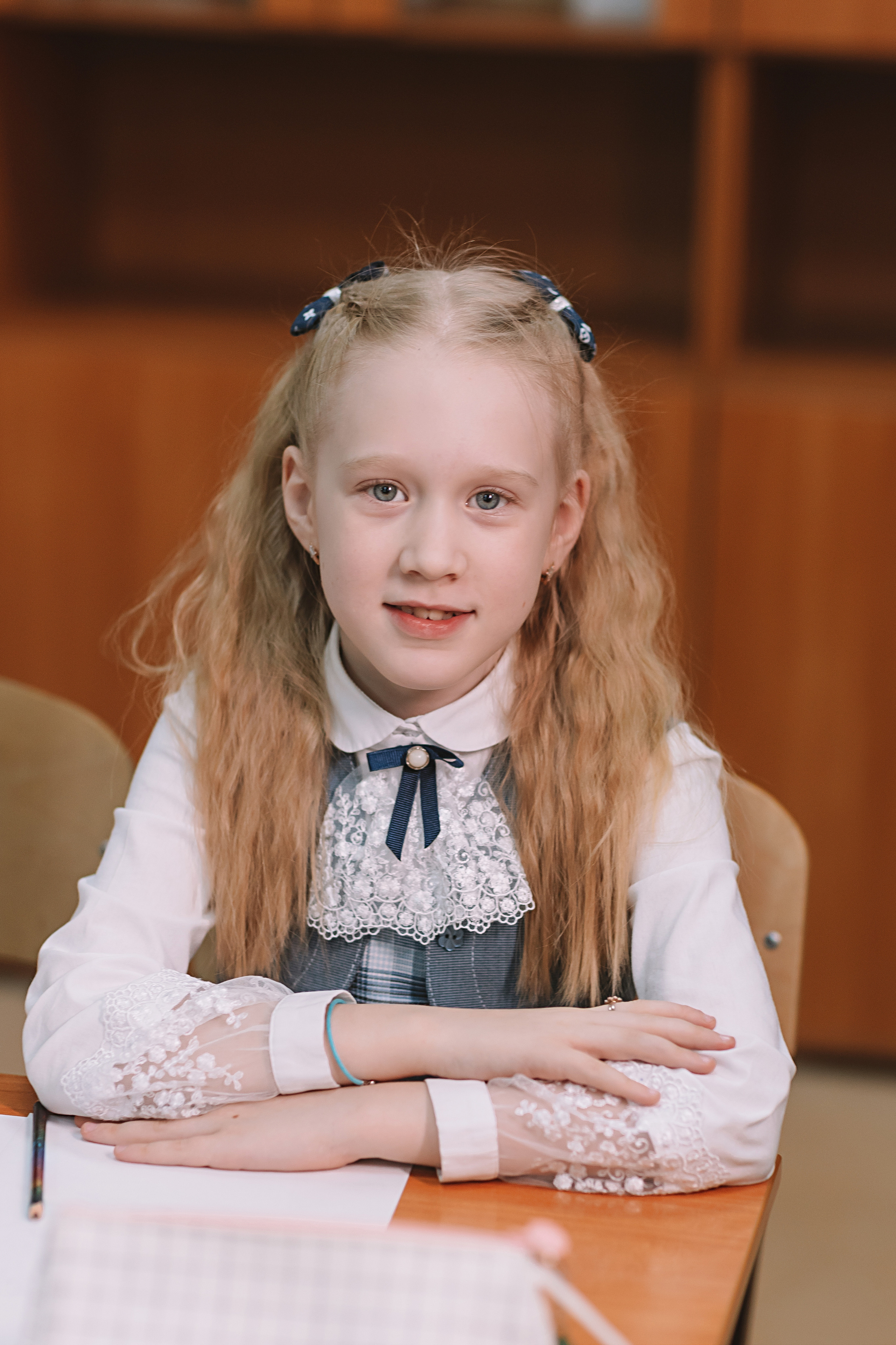 2 класс в школе. Семейный фотограф Тюмень, фотограф на роды Салмина Мария