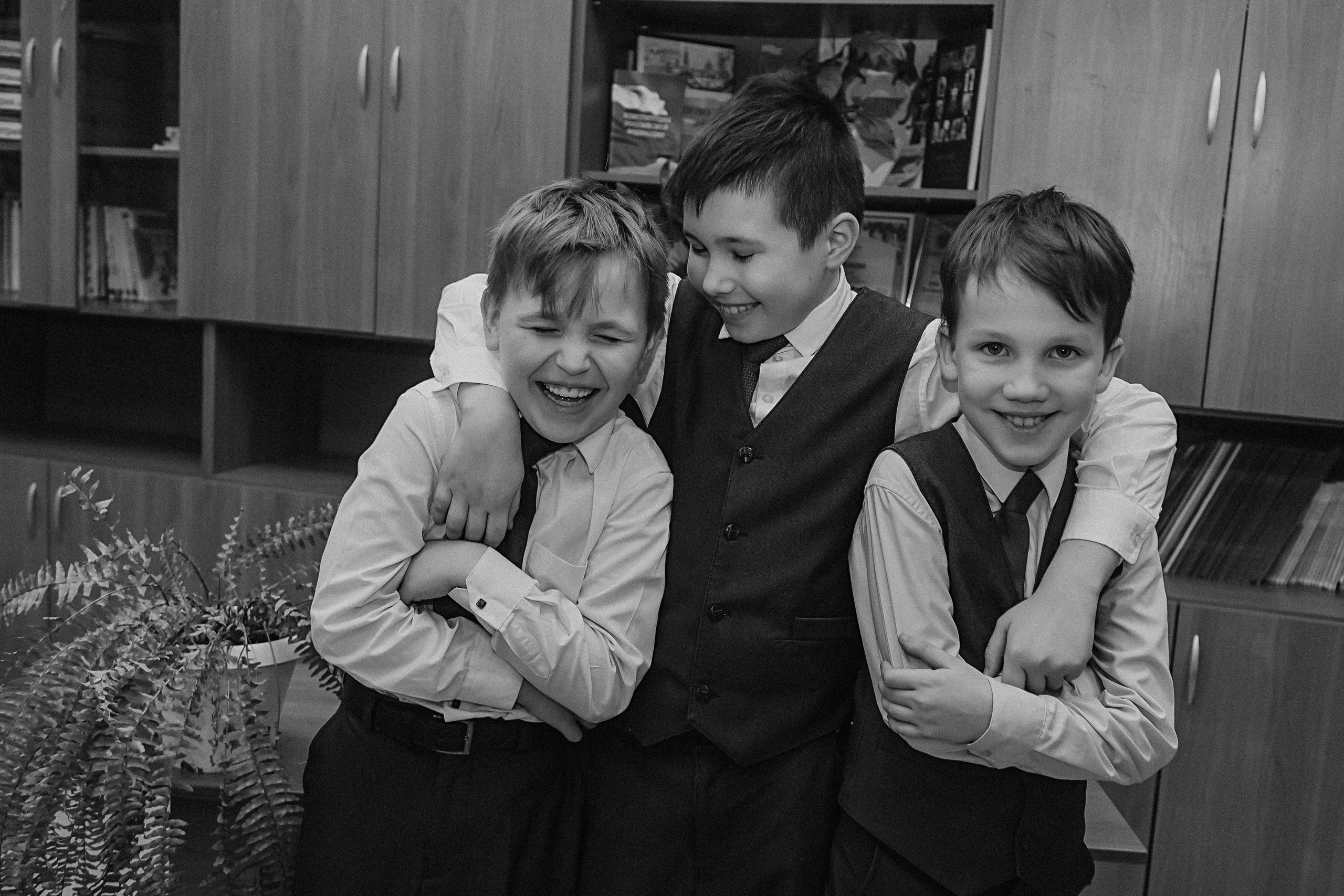 2 класс в школе. Семейный фотограф Тюмень, фотограф на роды Салмина Мария