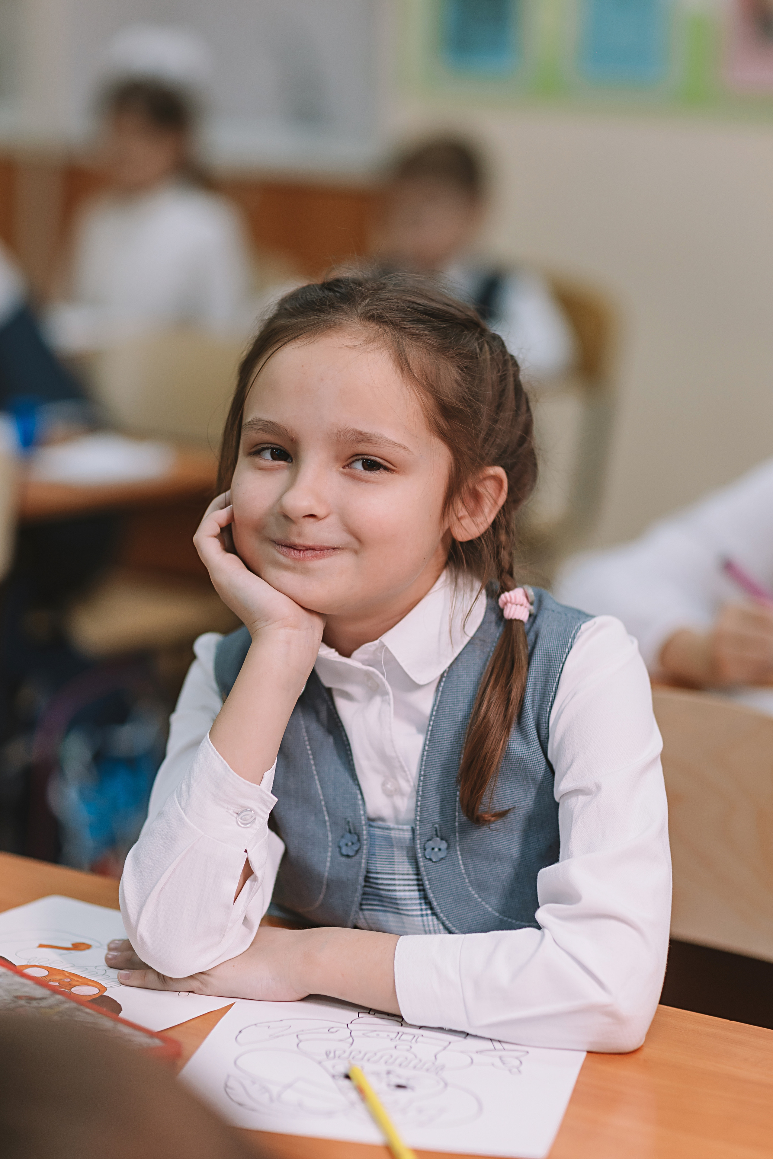 2 класс в школе. Семейный фотограф Тюмень, фотограф на роды Салмина Мария