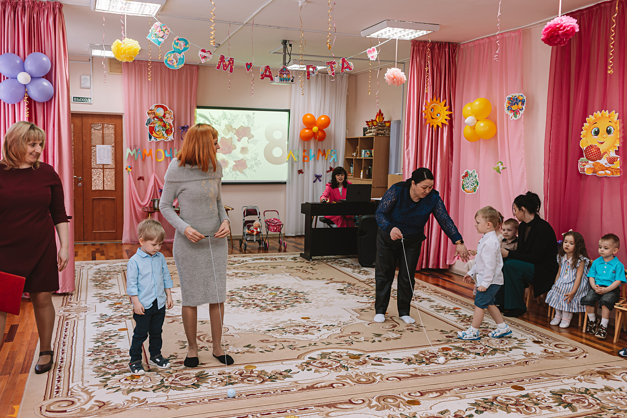 Утренник садик. Семейный фотограф Тюмень, фотограф на роды Салмина Мария