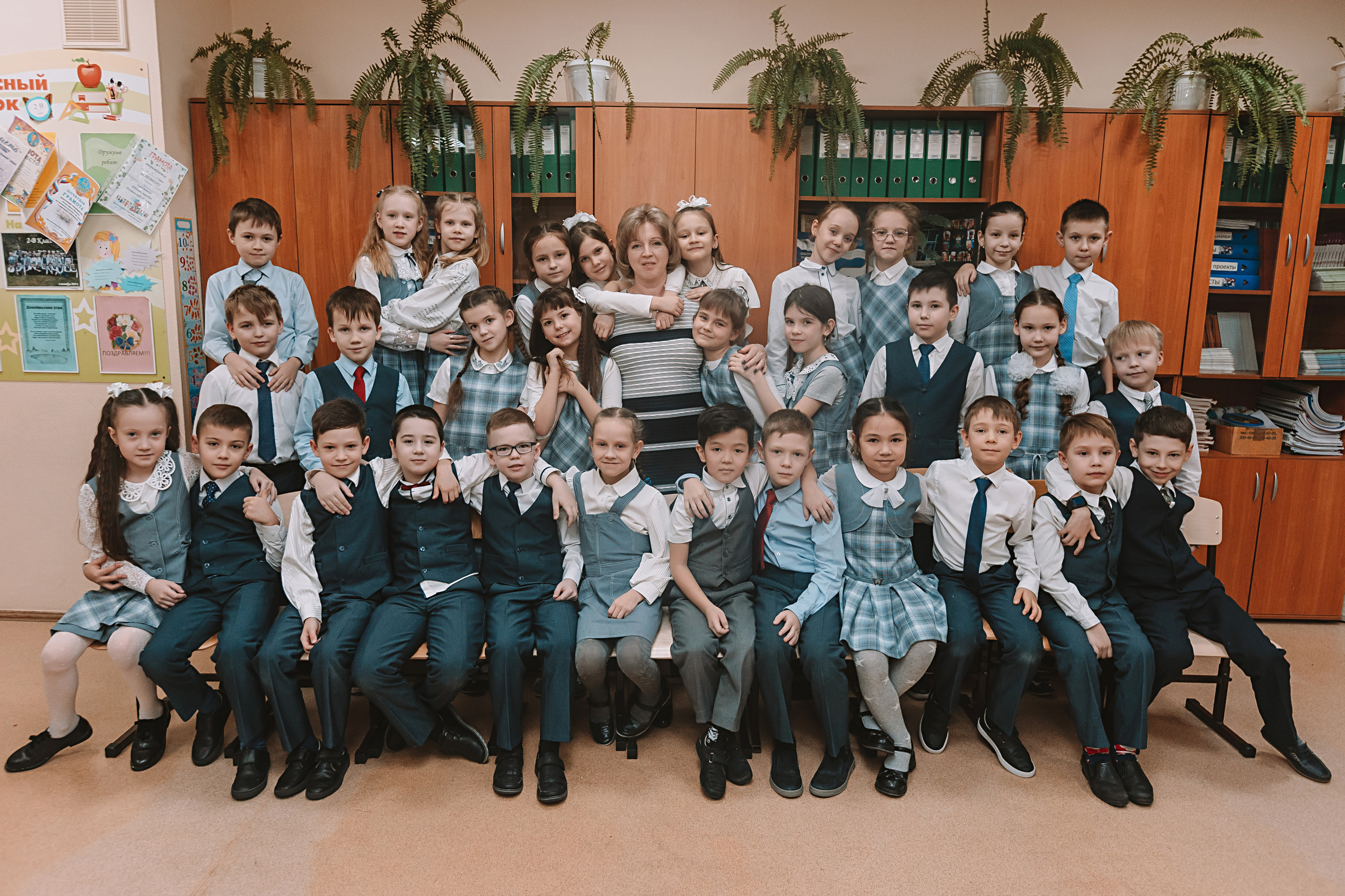 2 класс в школе. Семейный фотограф Тюмень, фотограф на роды Салмина Мария