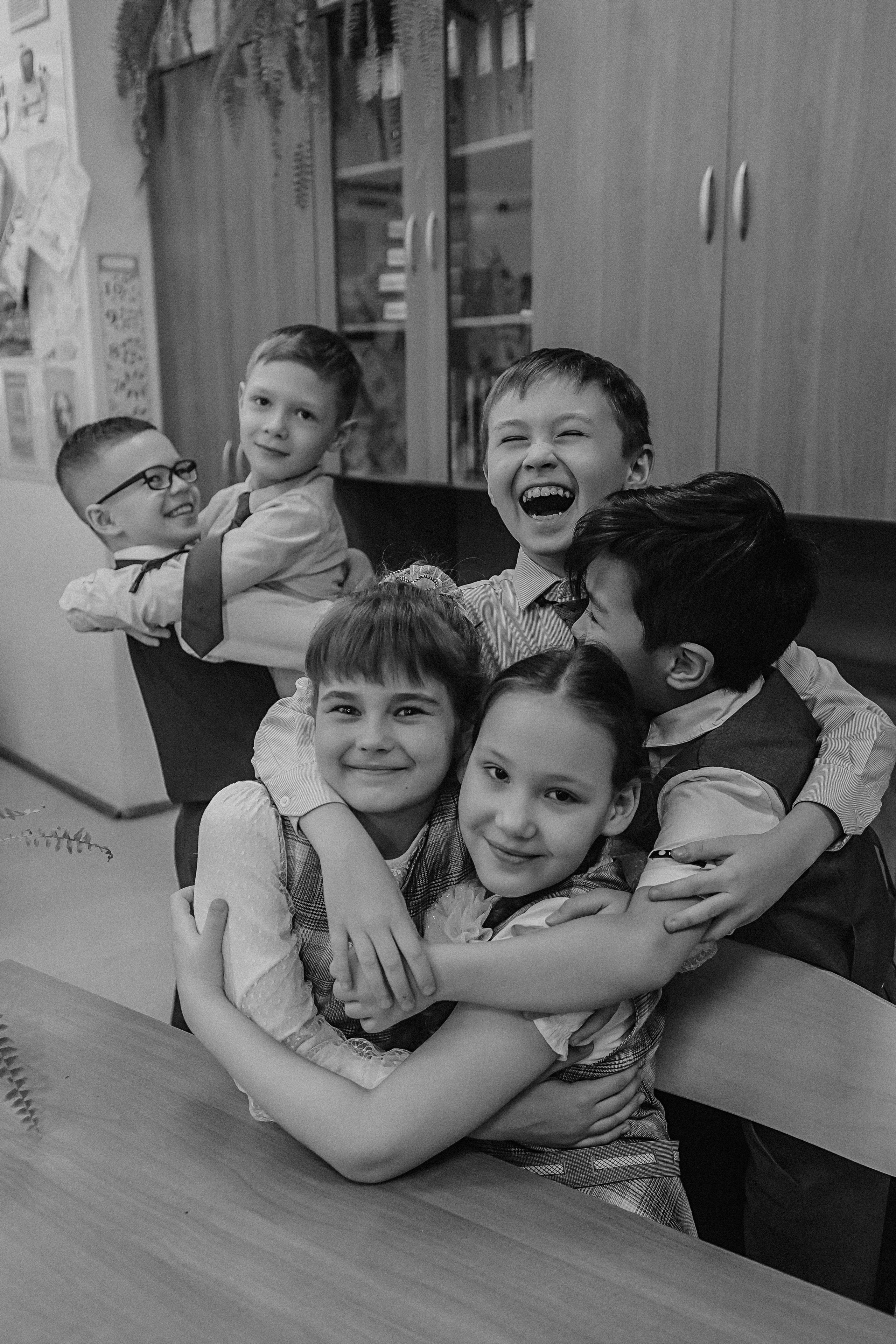 2 класс в школе. Семейный фотограф Тюмень, фотограф на роды Салмина Мария