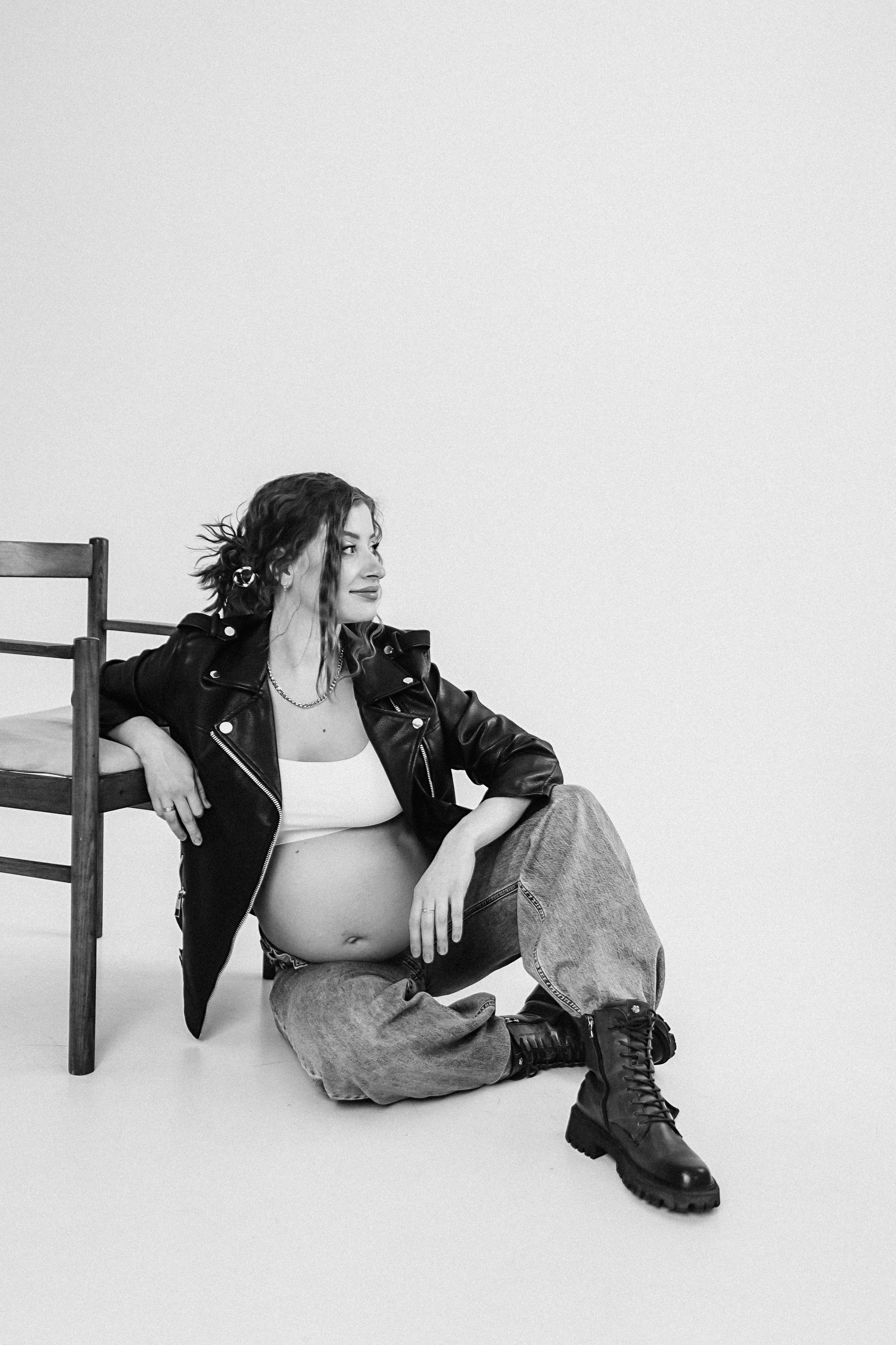 Беременность (фататум, циклорама и зал). Семейный фотограф Тюмень, фотограф на роды Салмина Мария