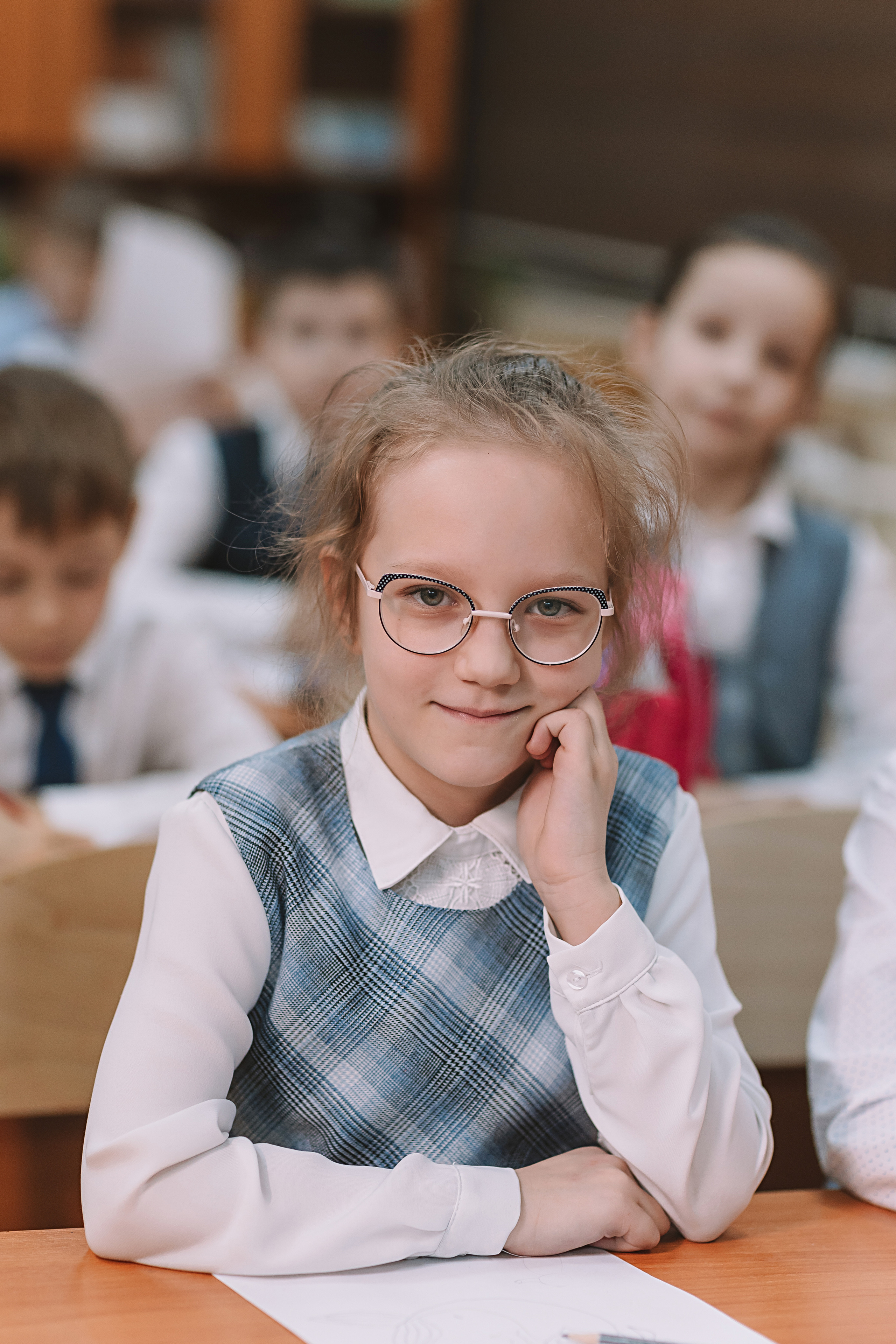 2 класс в школе. Семейный фотограф Тюмень, фотограф на роды Салмина Мария