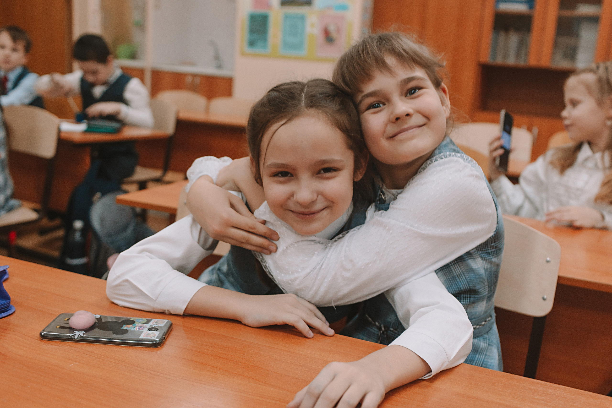 2 класс в школе. Семейный фотограф Тюмень, фотограф на роды Салмина Мария