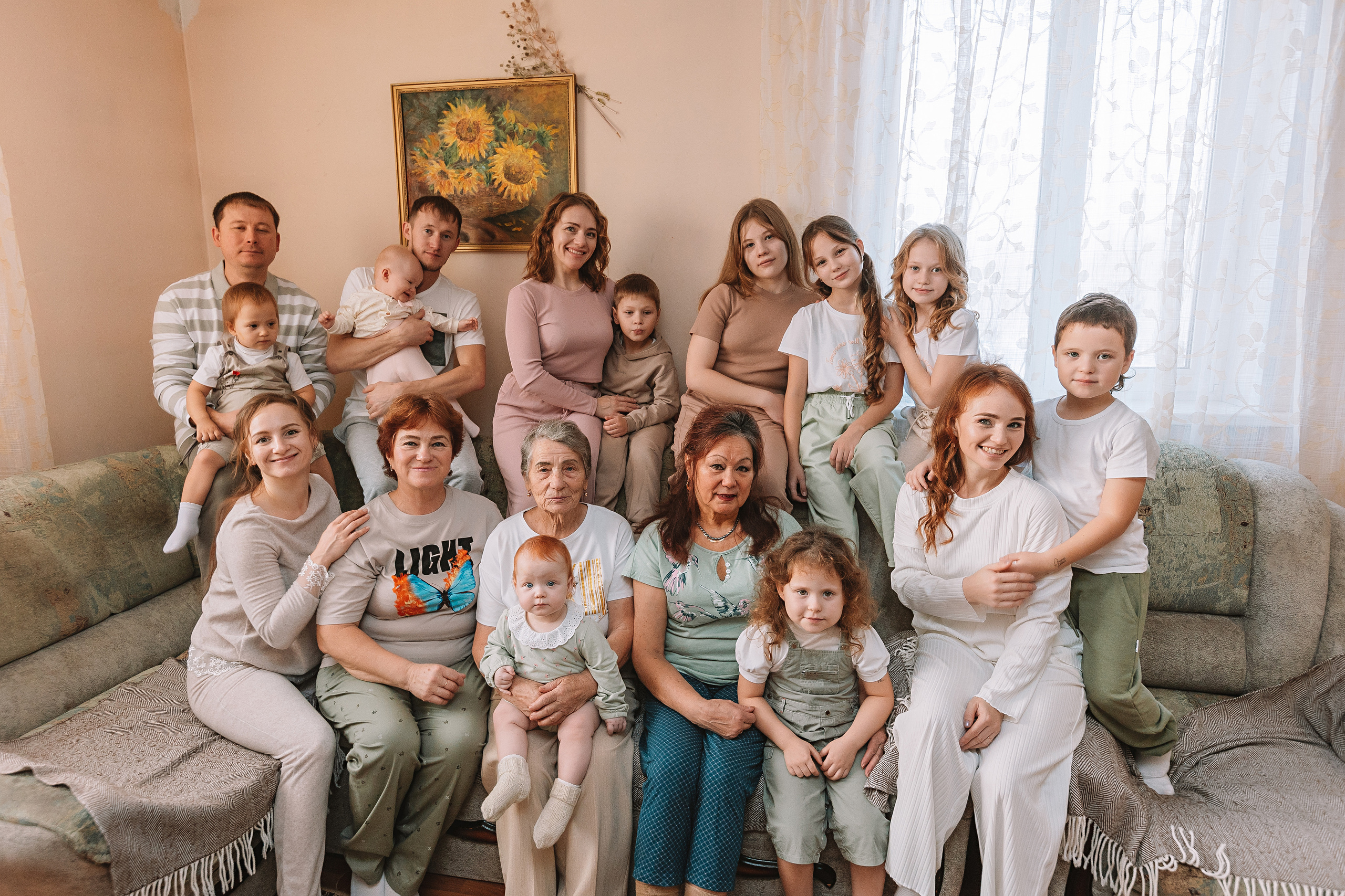 Большая семья (17 человек в частном доме, 2 часа). Семейный фотограф Тюмень, фотограф на роды Салмина Мария