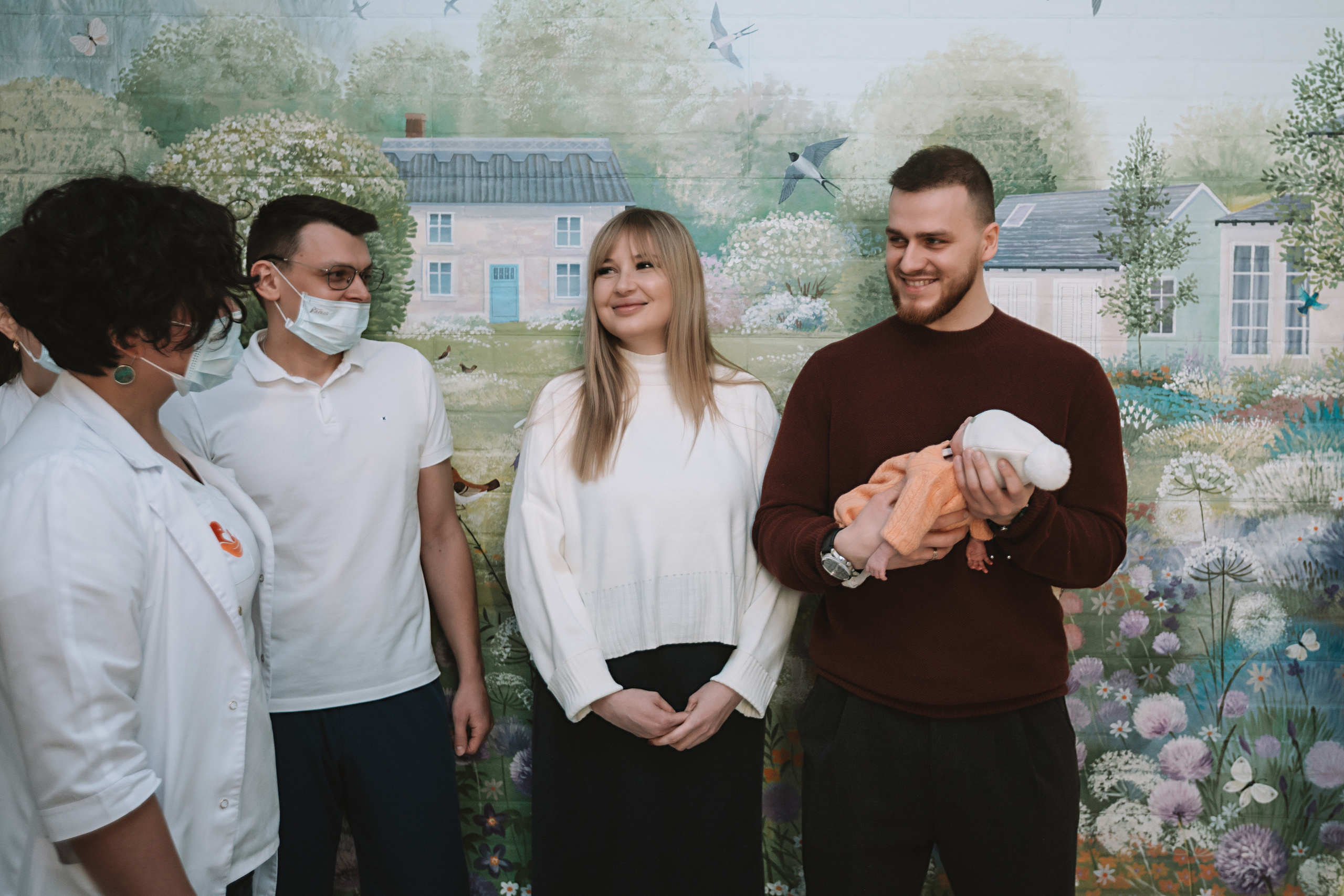 Выписка Мать и Дитя. Семейный фотограф Тюмень, фотограф на роды Салмина Мария