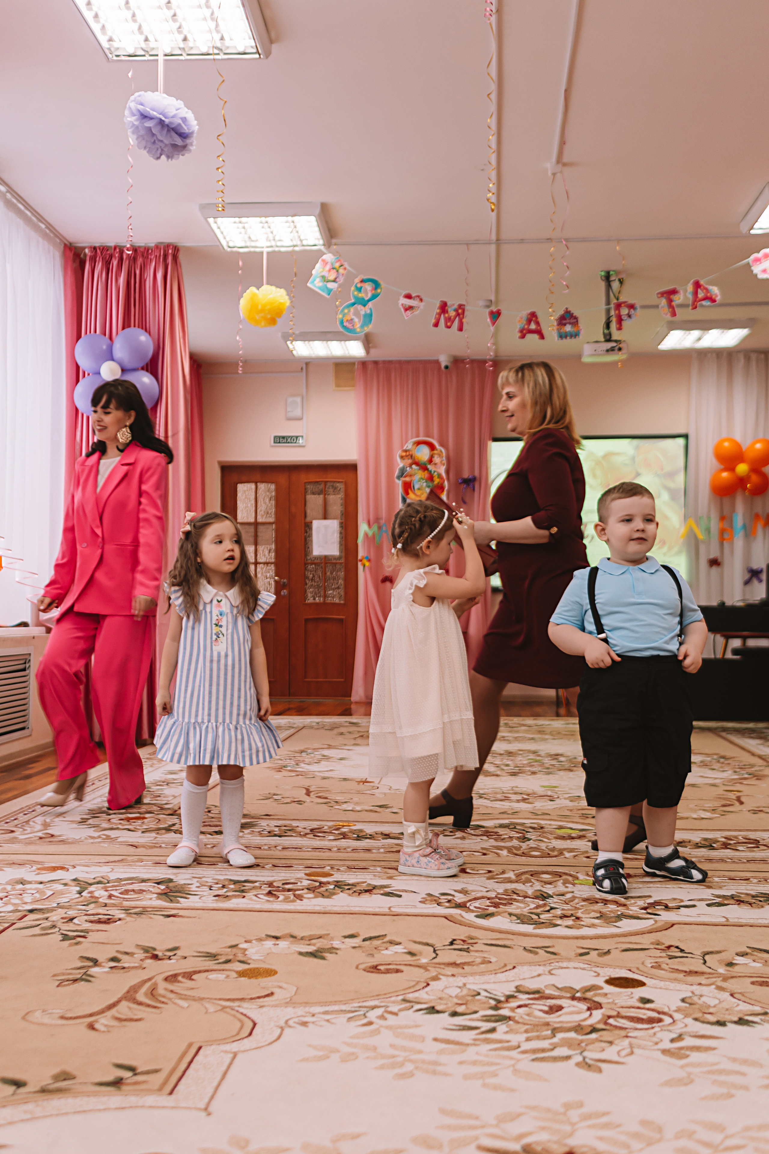 Утренник садик. Семейный фотограф Тюмень, фотограф на роды Салмина Мария