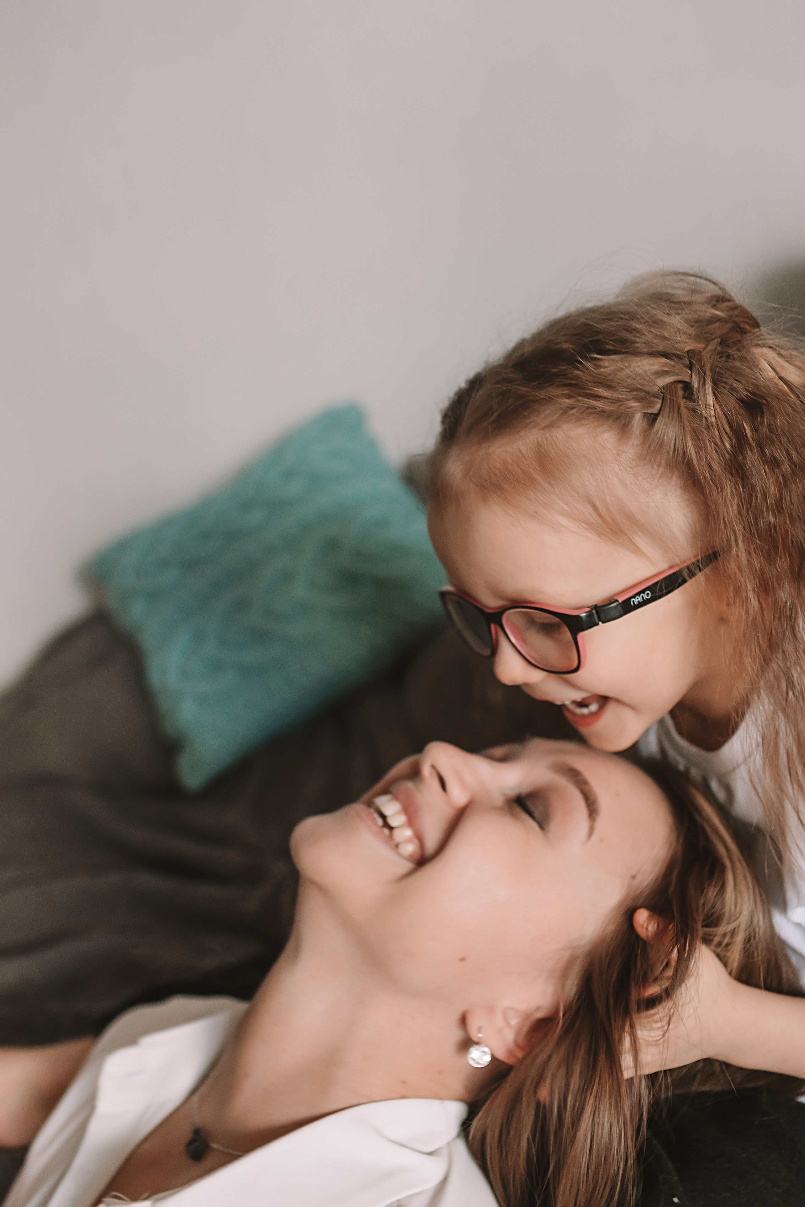 Мама дочка. Семейный фотограф Тюмень, фотограф на роды Салмина Мария