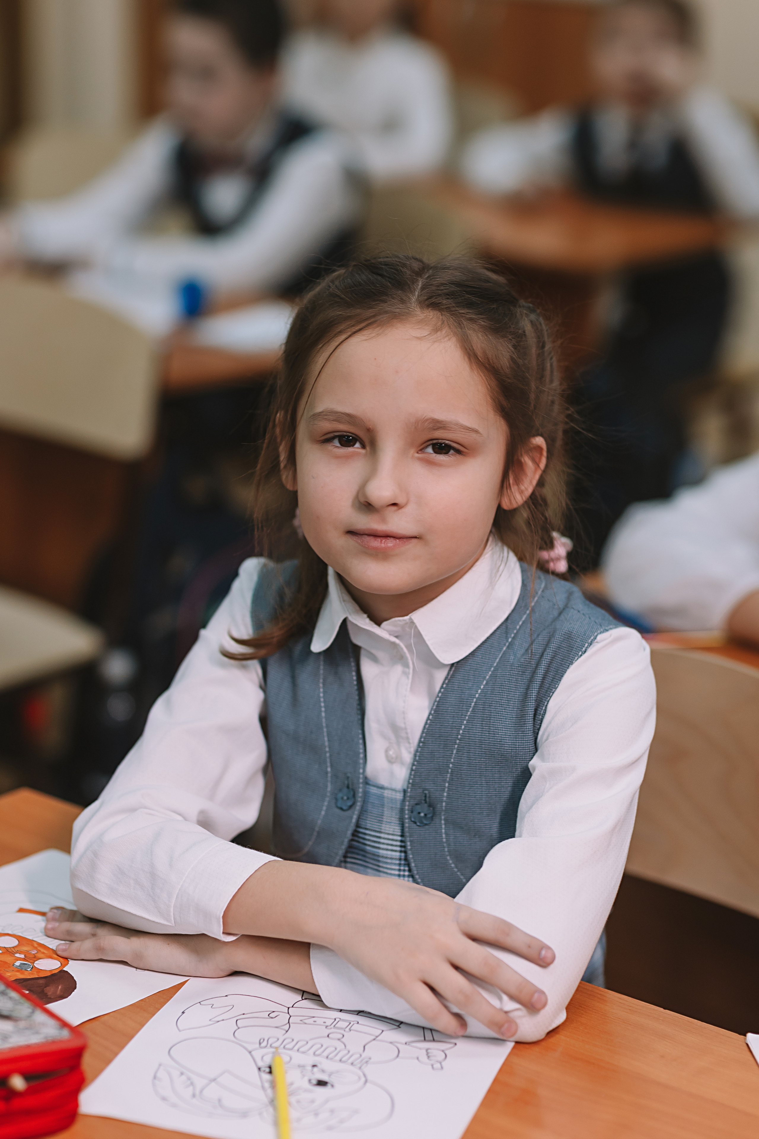 2 класс в школе. Семейный фотограф Тюмень, фотограф на роды Салмина Мария