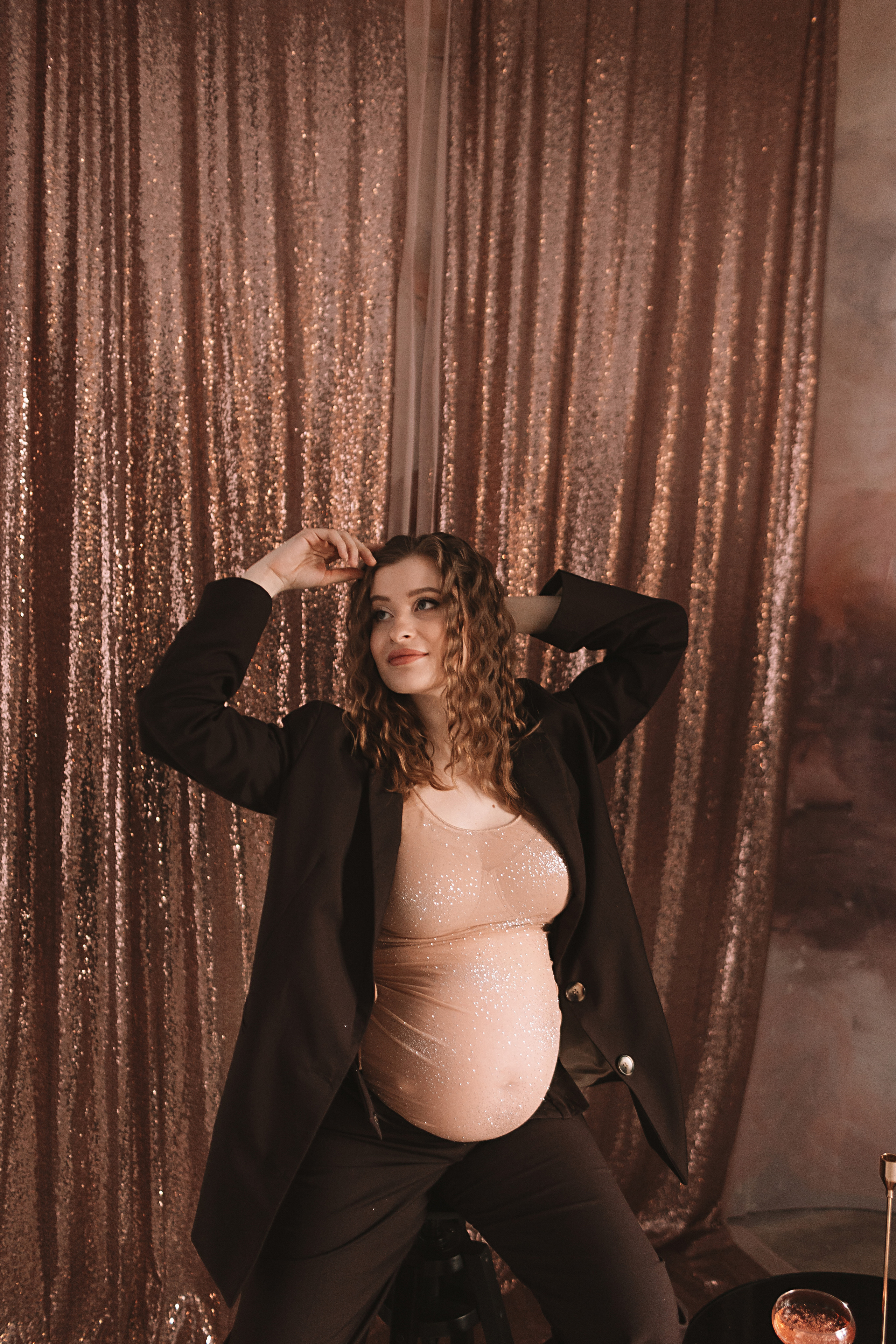 Беременность (фататум, циклорама и зал). Семейный фотограф Тюмень, фотограф на роды Салмина Мария