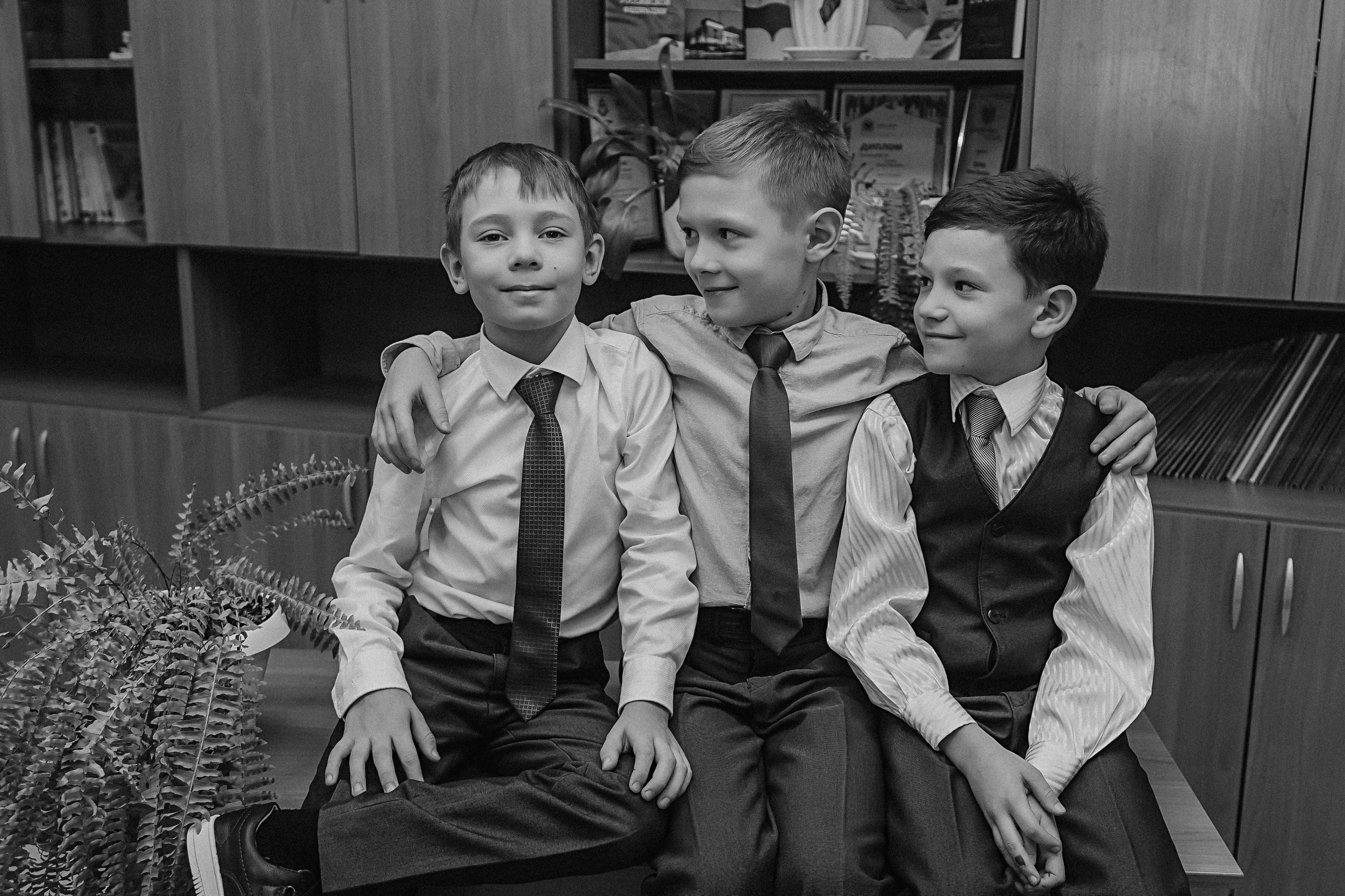 2 класс в школе. Семейный фотограф Тюмень, фотограф на роды Салмина Мария