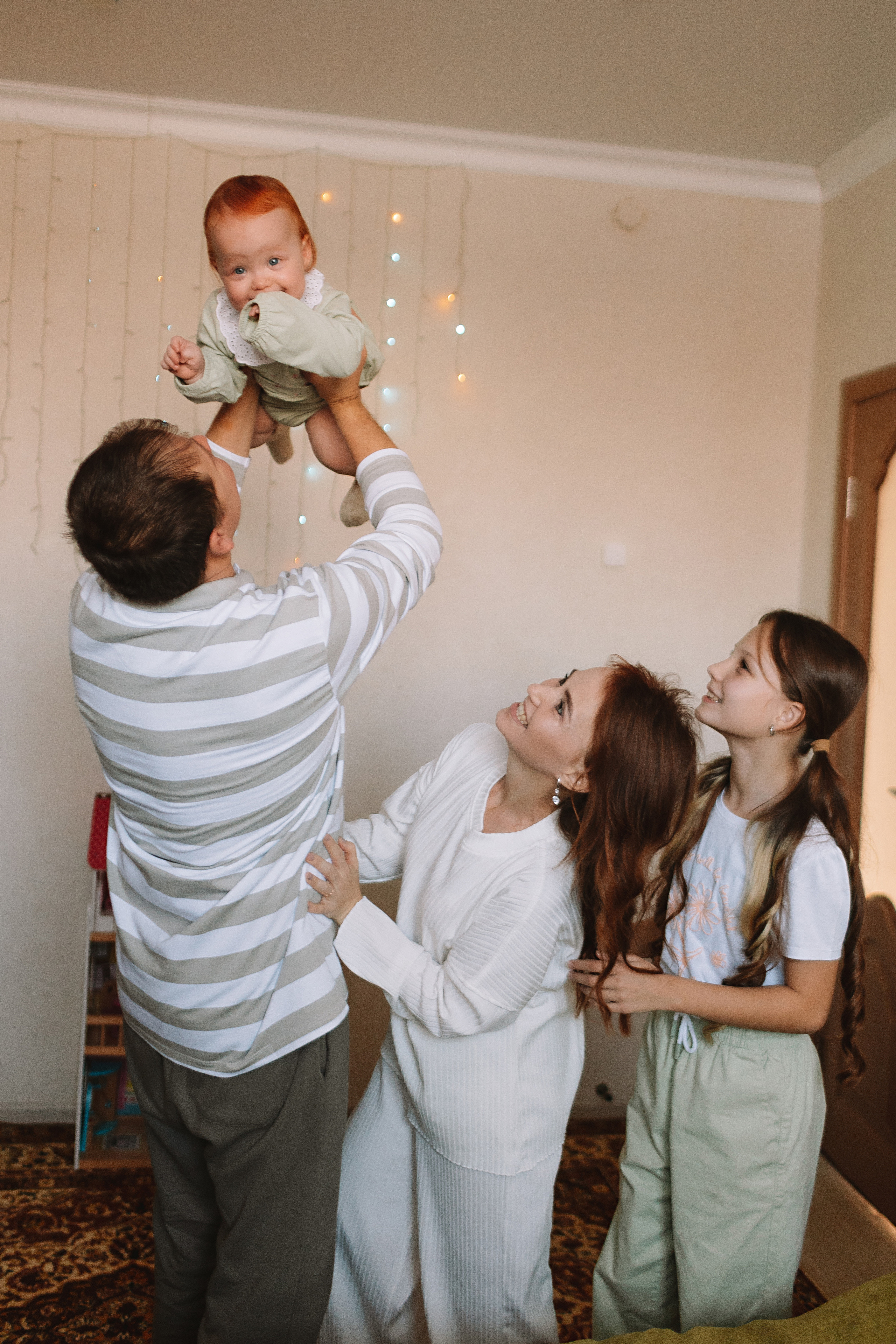 Большая семья (17 человек в частном доме, 2 часа). Семейный фотограф Тюмень, фотограф на роды Салмина Мария