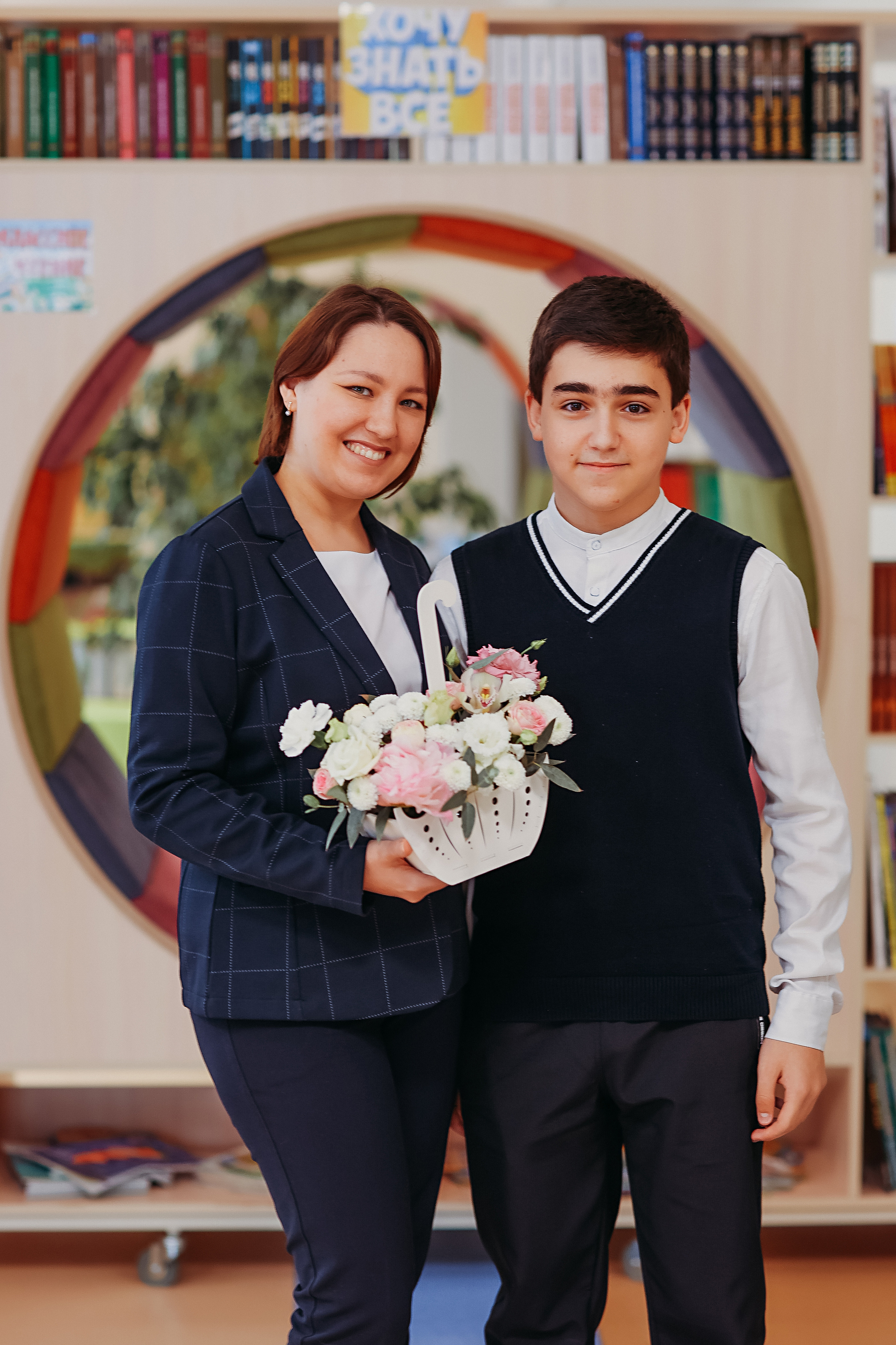 8 класс в библиотеке. Семейный фотограф Тюмень, фотограф на роды Салмина Мария