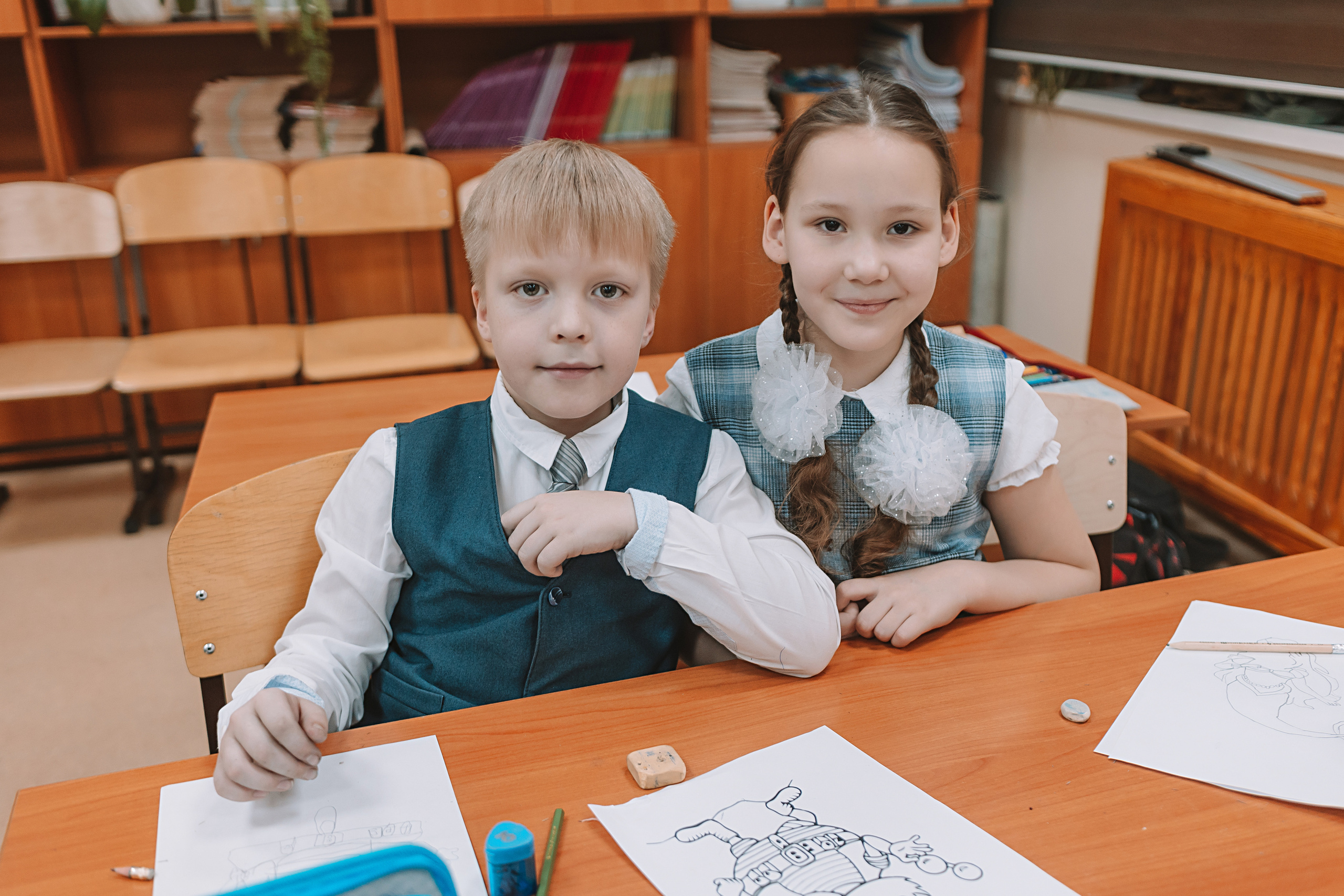 2 класс в школе. Семейный фотограф Тюмень, фотограф на роды Салмина Мария