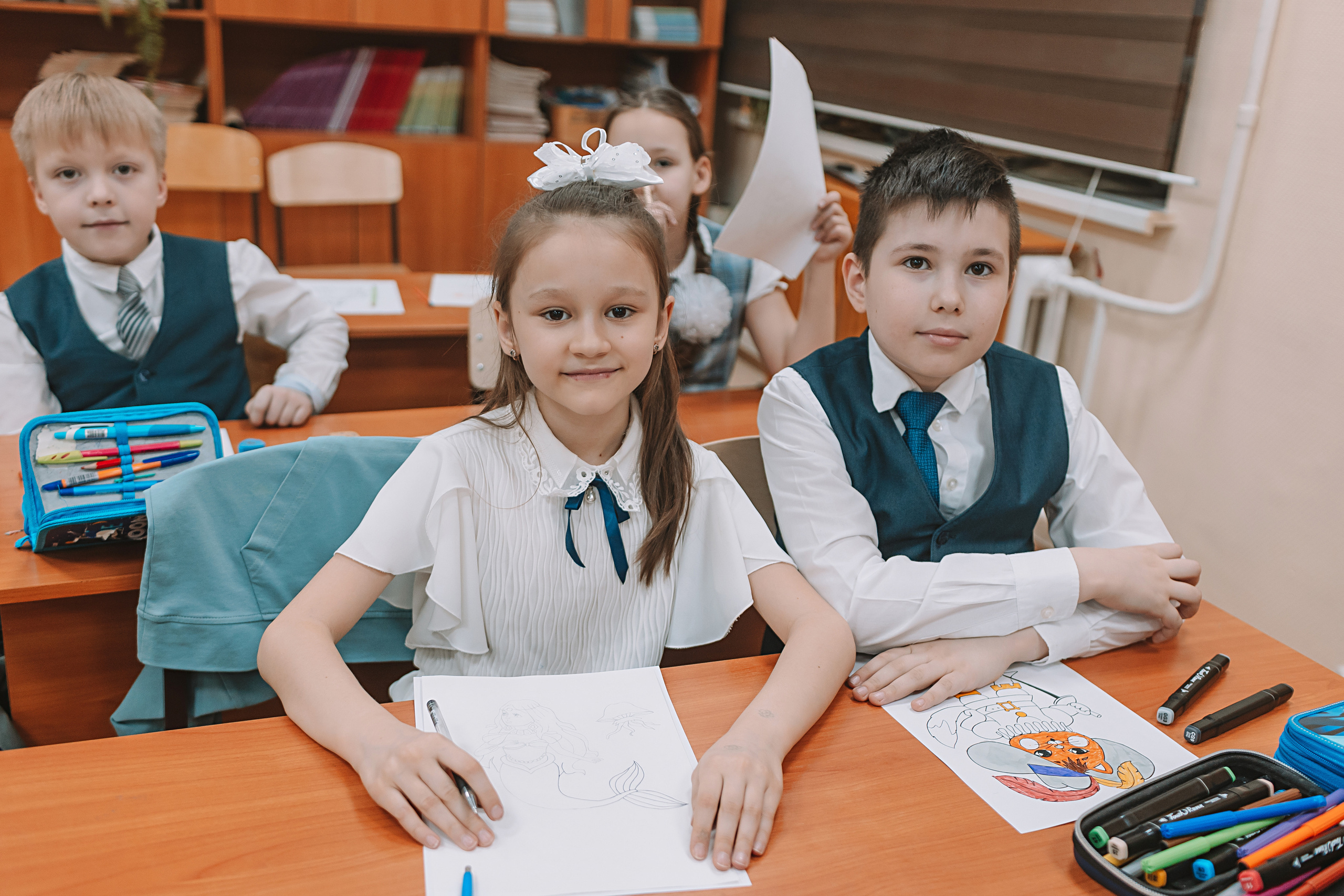 2 класс в школе. Семейный фотограф Тюмень, фотограф на роды Салмина Мария