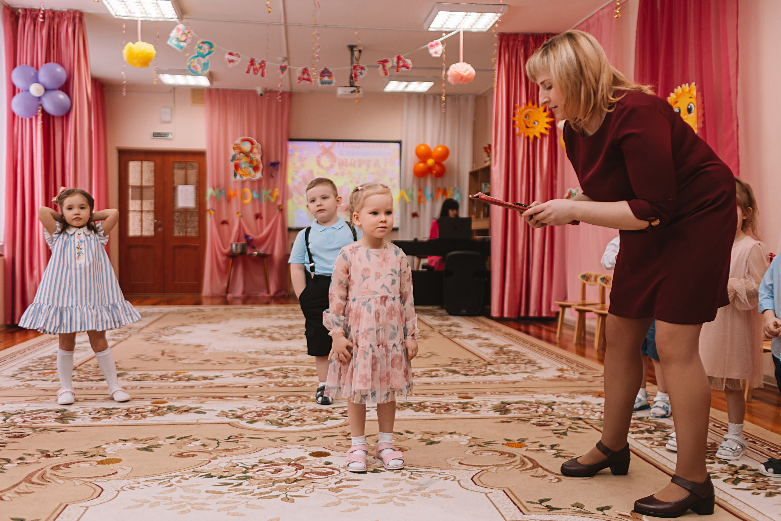 Утренник садик. Семейный фотограф Тюмень, фотограф на роды Салмина Мария