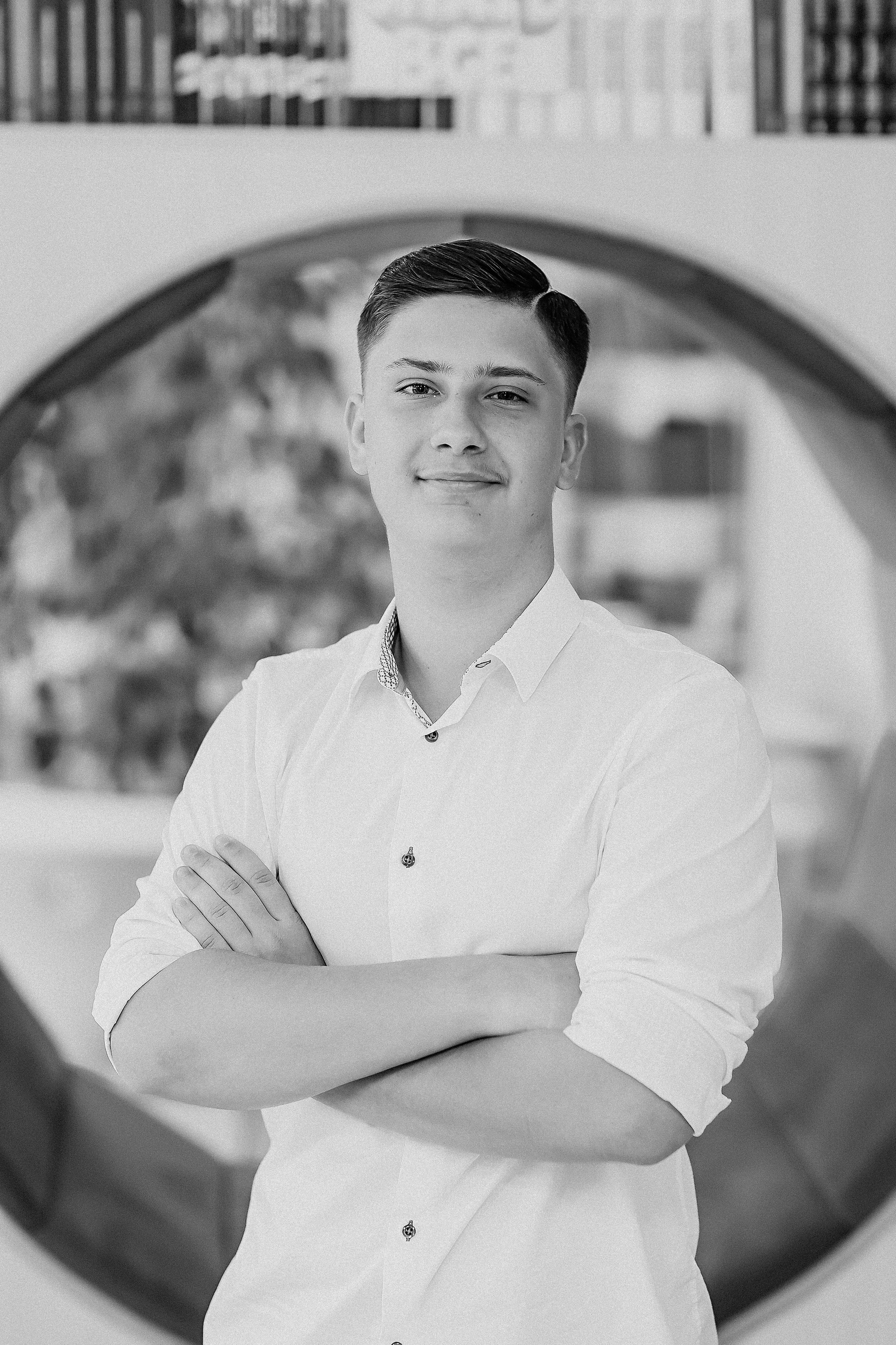 8 класс в библиотеке. Семейный фотограф Тюмень, фотограф на роды Салмина Мария