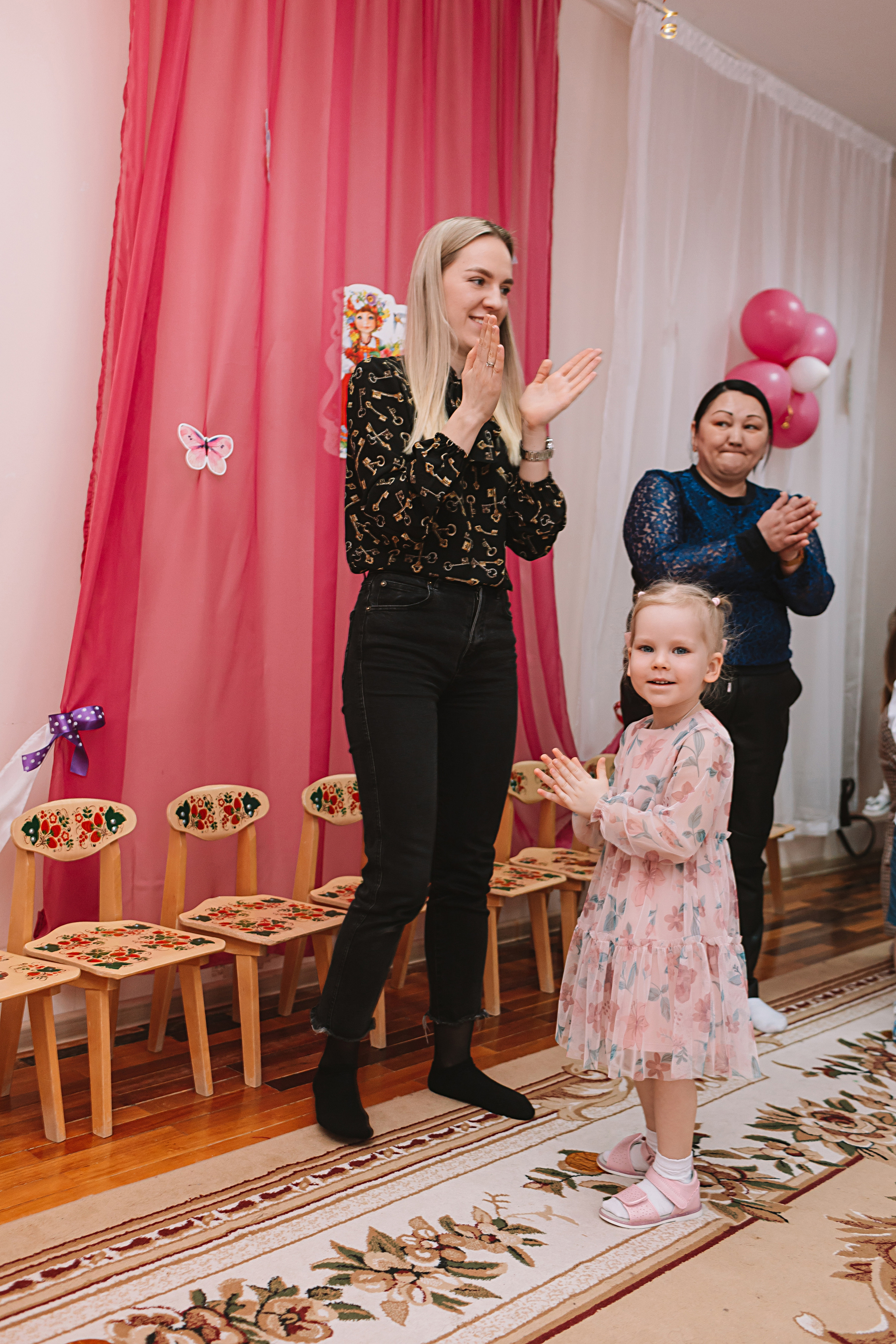 Утренник садик. Семейный фотограф Тюмень, фотограф на роды Салмина Мария