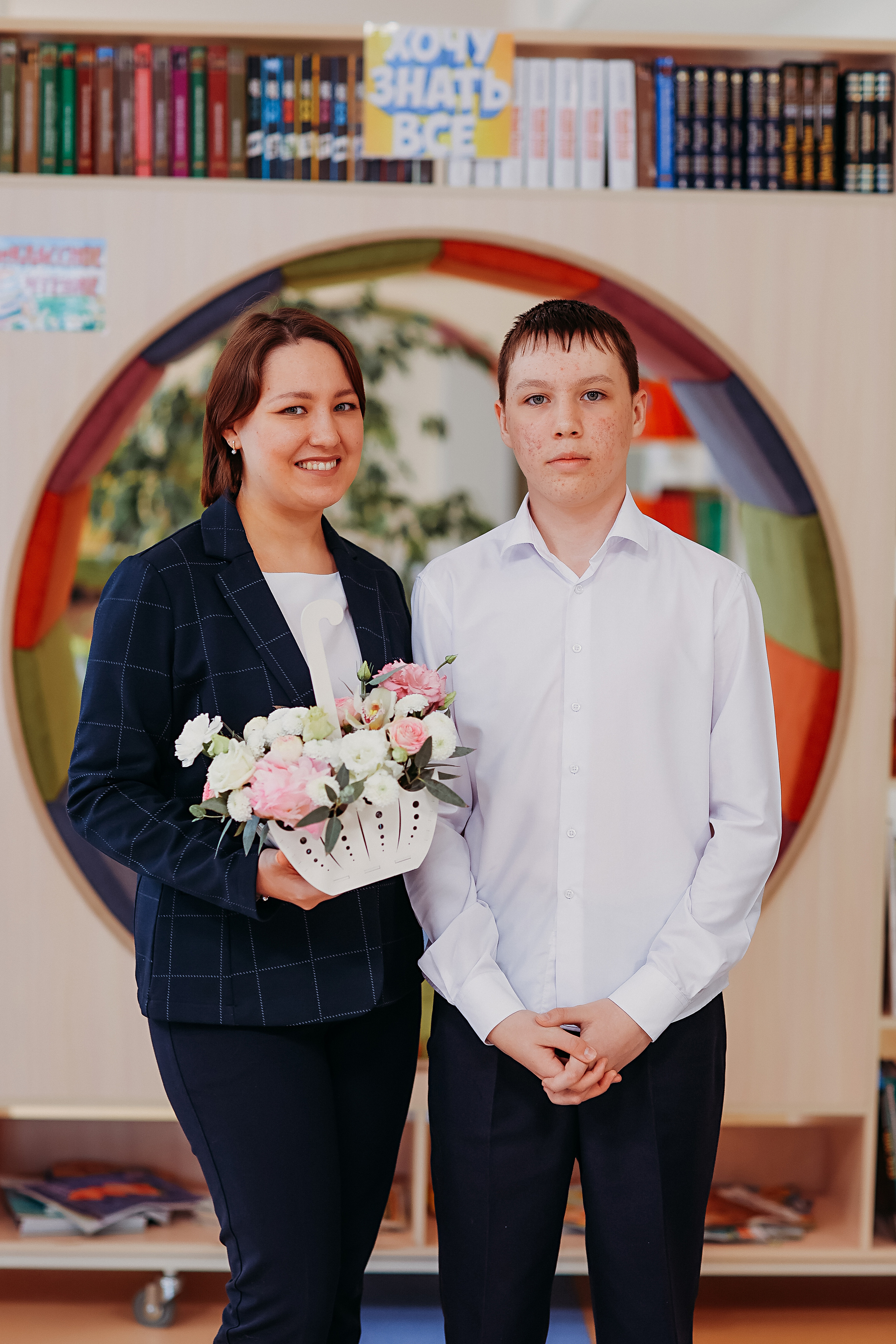 8 класс в библиотеке. Семейный фотограф Тюмень, фотограф на роды Салмина Мария