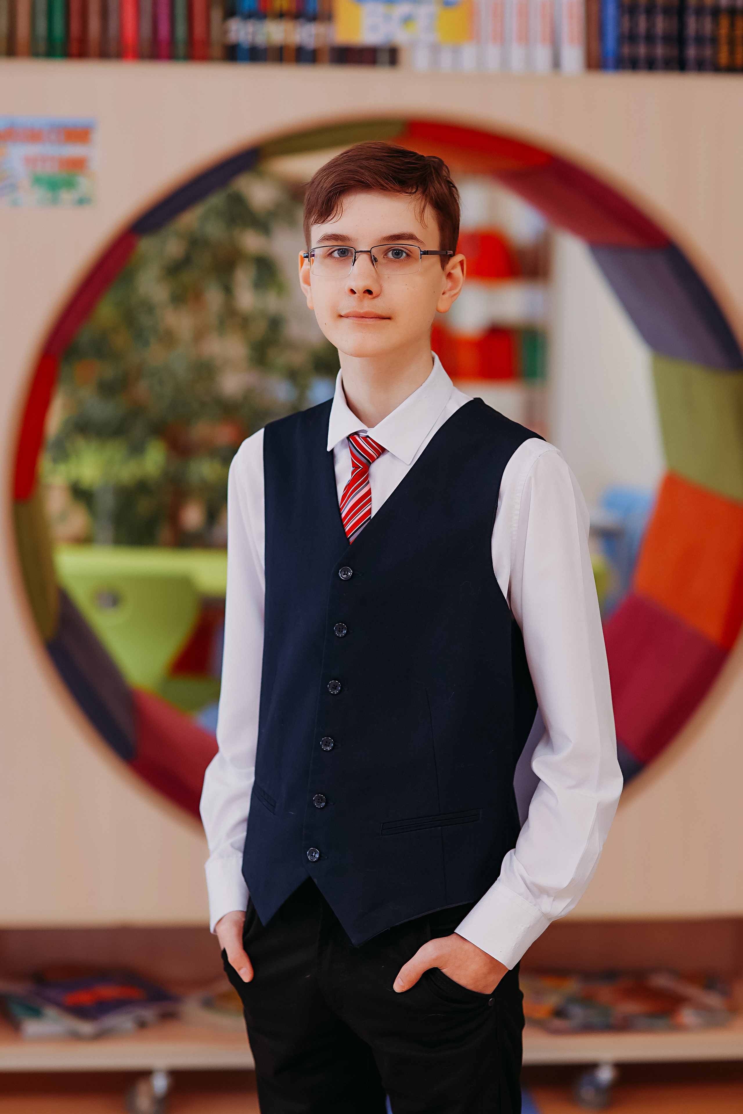 8 класс в библиотеке. Семейный фотограф Тюмень, фотограф на роды Салмина Мария