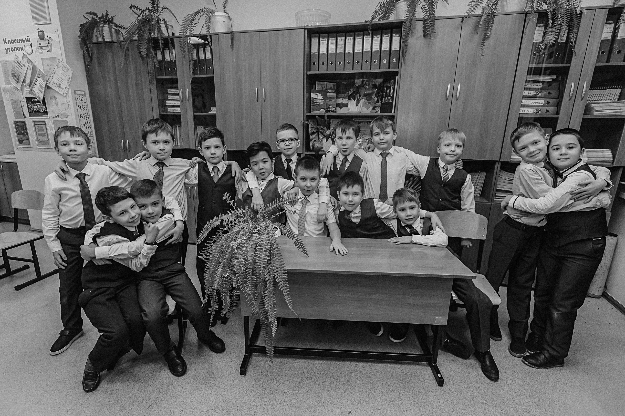 2 класс в школе. Семейный фотограф Тюмень, фотограф на роды Салмина Мария