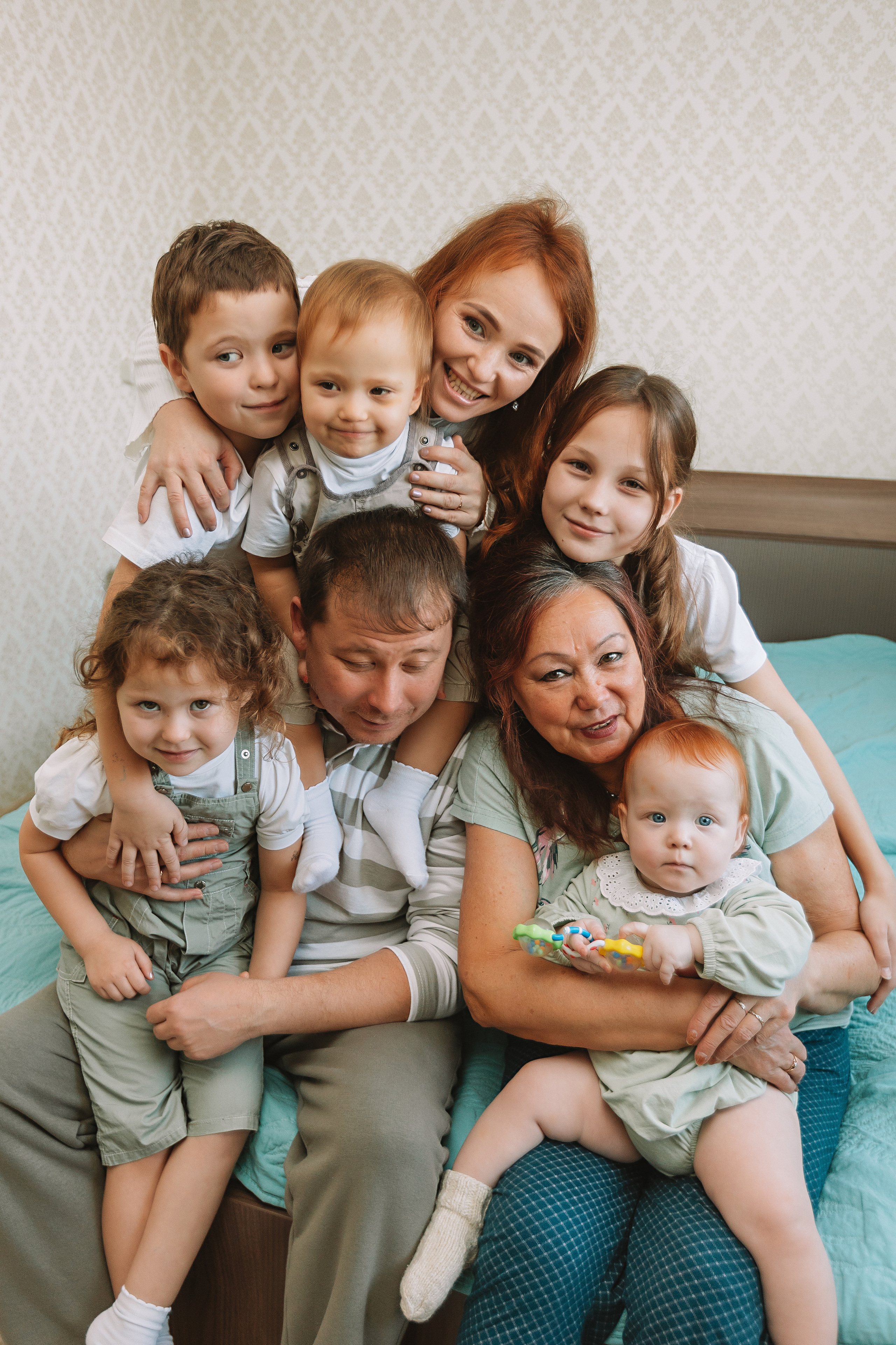 Большая семья (17 человек в частном доме, 2 часа). Семейный фотограф Тюмень, фотограф на роды Салмина Мария