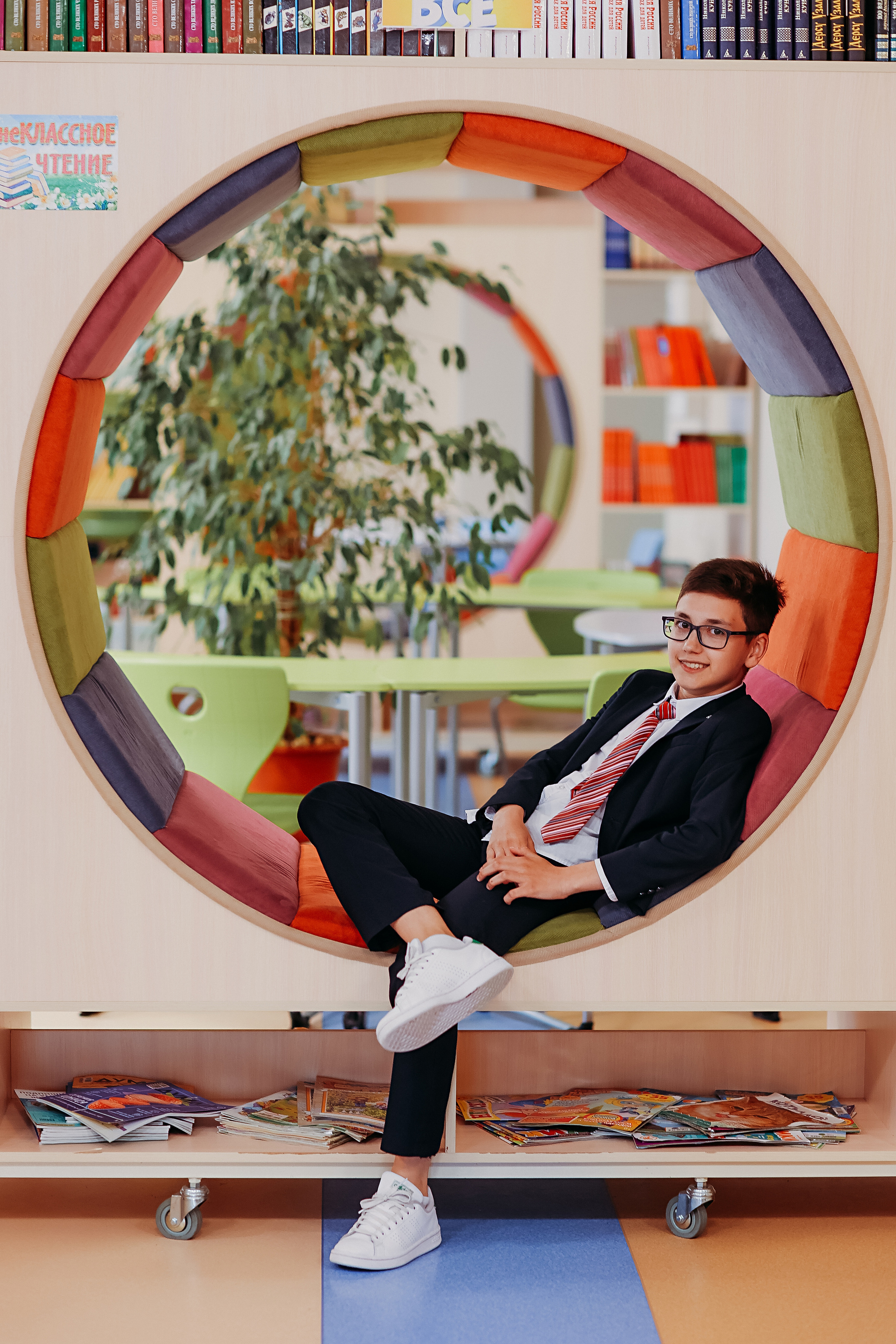 8 класс в библиотеке. Семейный фотограф Тюмень, фотограф на роды Салмина Мария