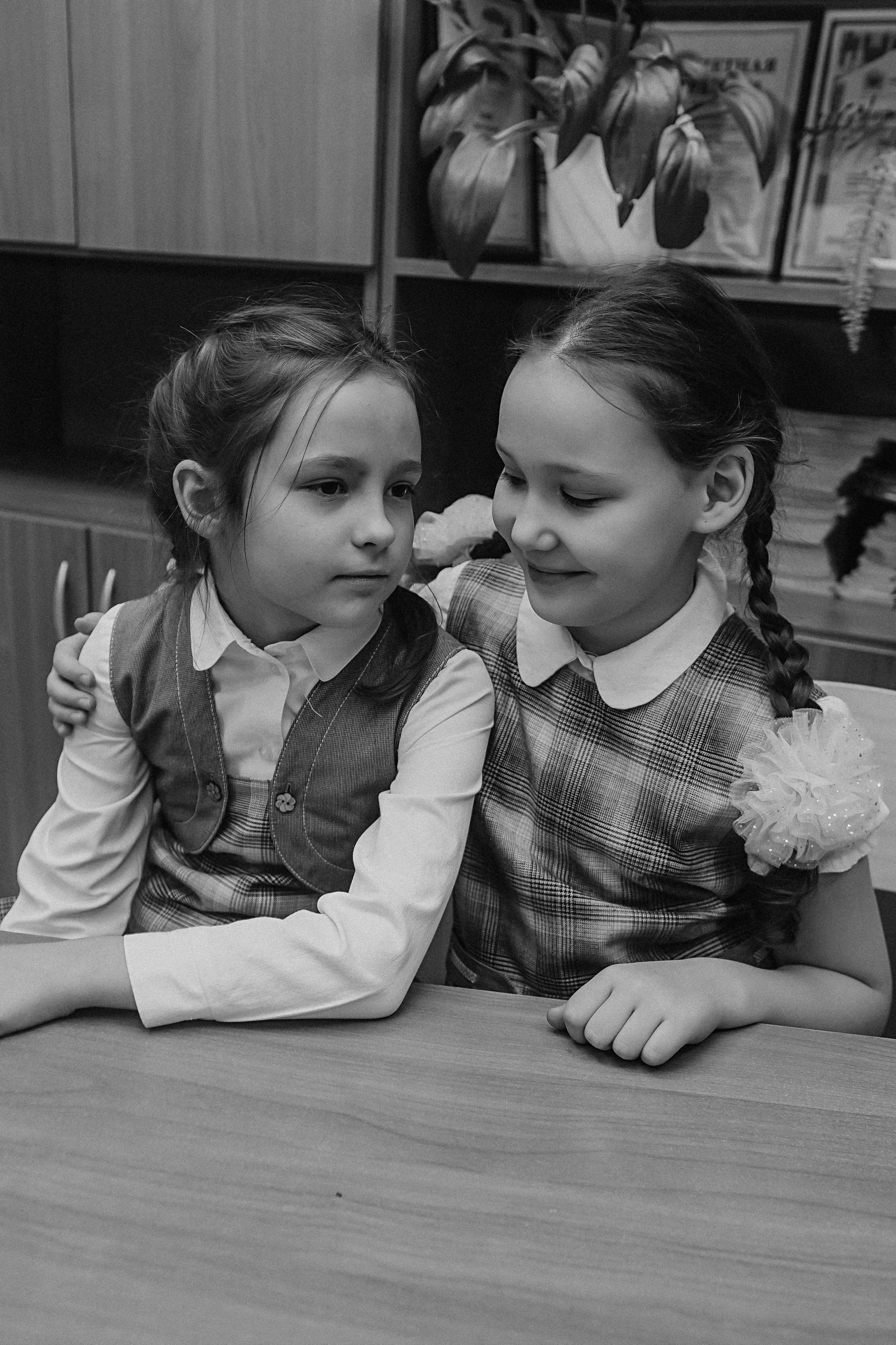 2 класс в школе. Семейный фотограф Тюмень, фотограф на роды Салмина Мария