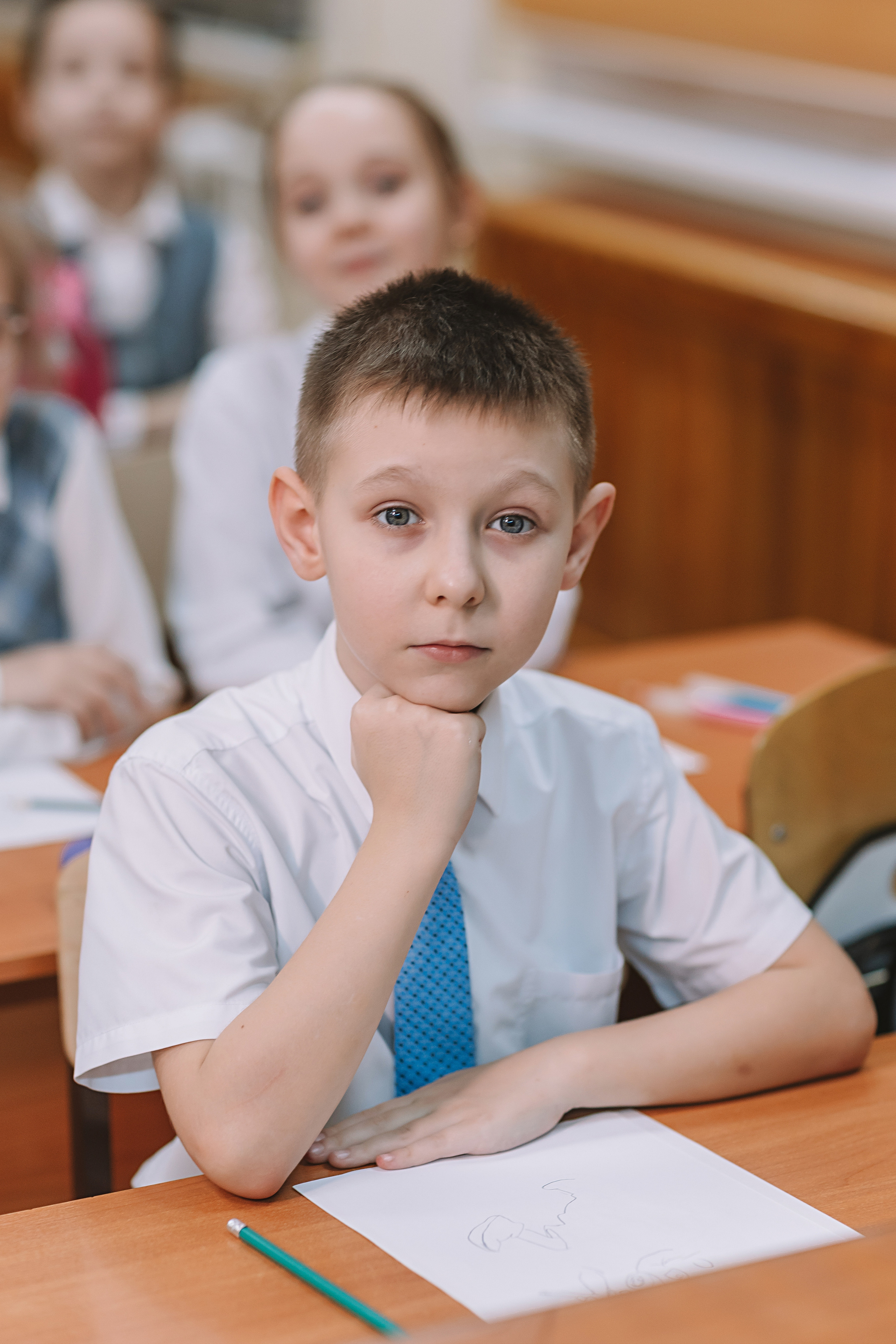 2 класс в школе. Семейный фотограф Тюмень, фотограф на роды Салмина Мария