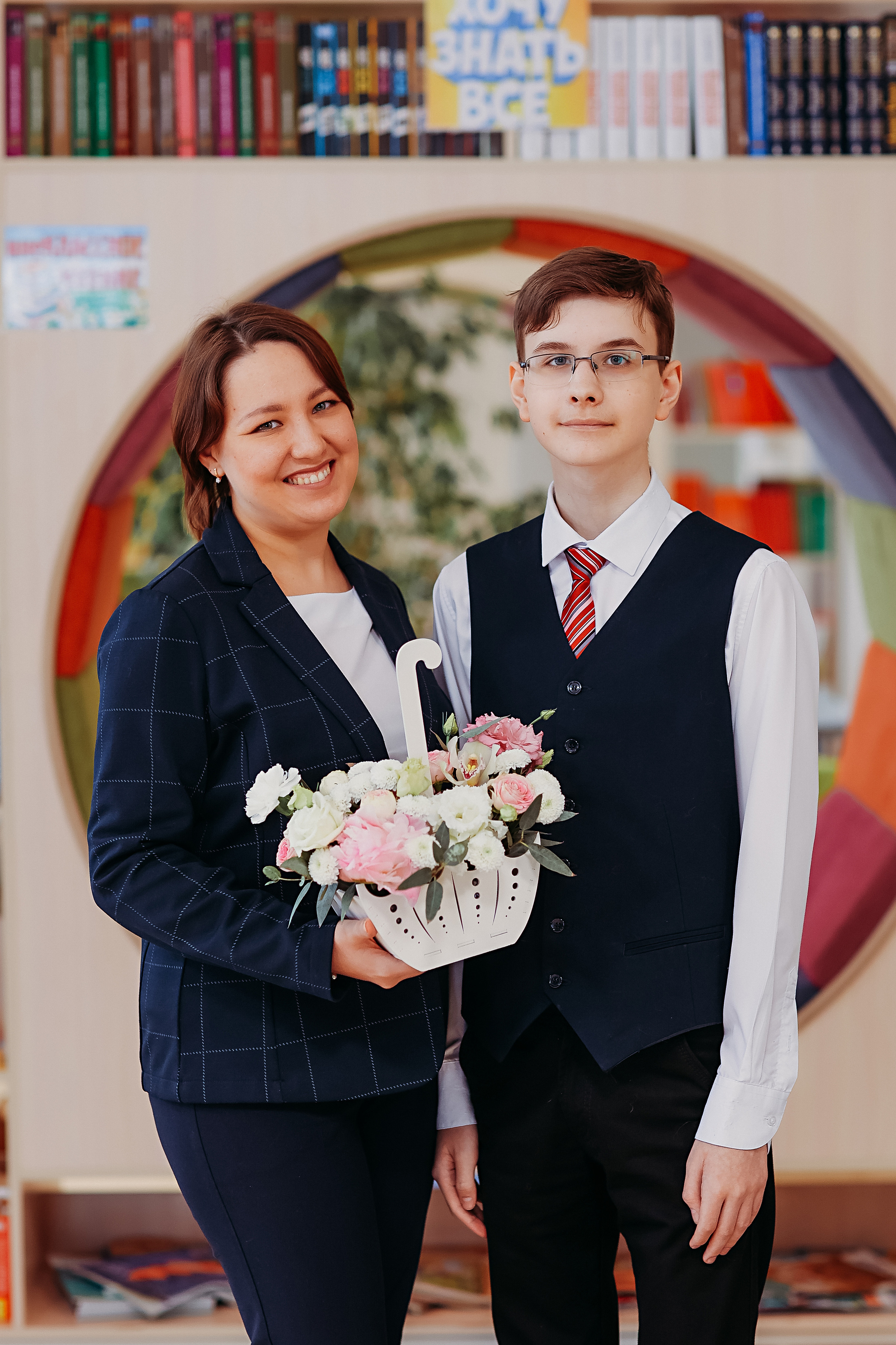 8 класс в библиотеке. Семейный фотограф Тюмень, фотограф на роды Салмина Мария