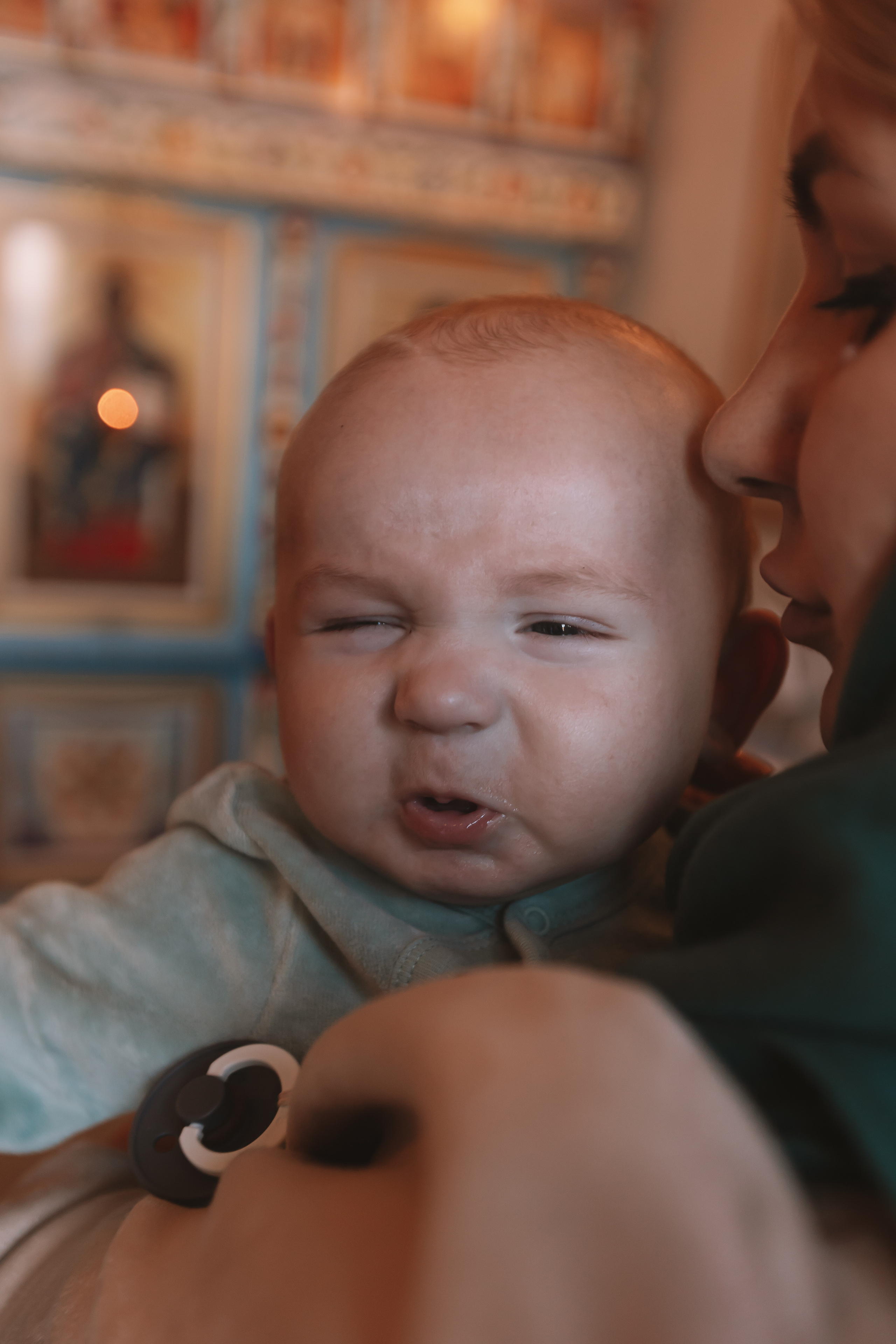 Крещение семакова. Семейный фотограф Тюмень, фотограф на роды Салмина Мария