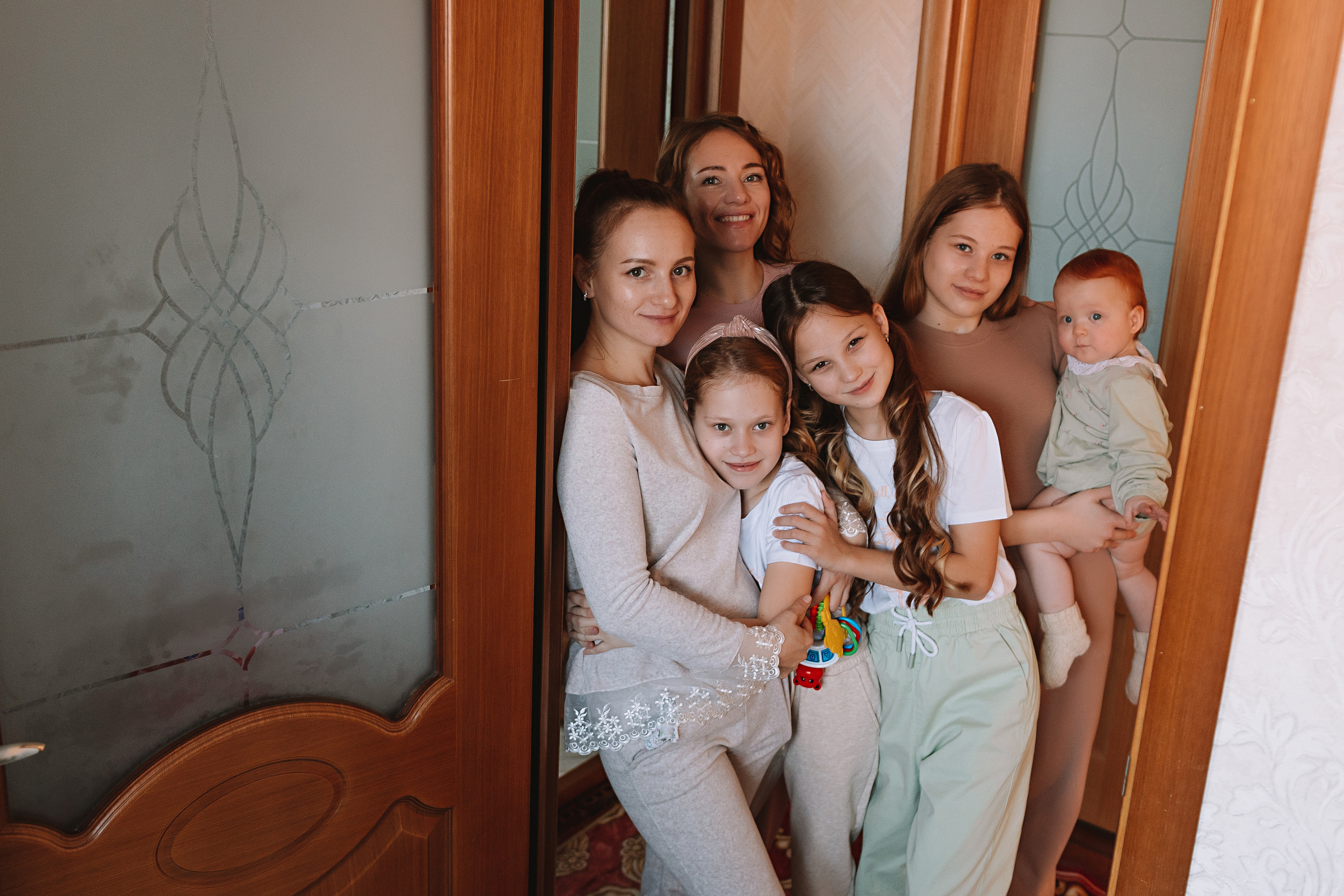 Большая семья (17 человек в частном доме, 2 часа). Семейный фотограф Тюмень, фотограф на роды Салмина Мария