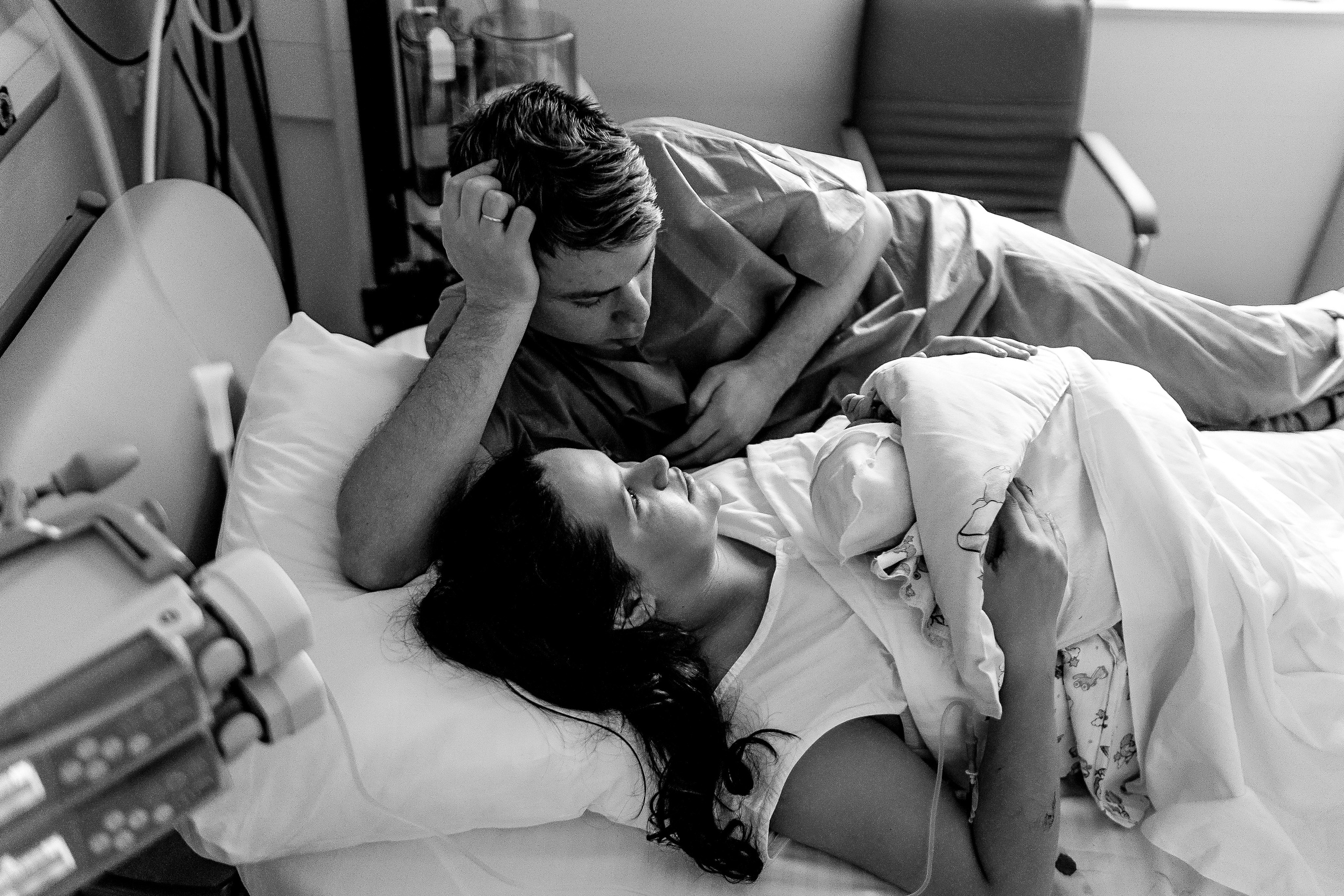 Мать и Дитя. Семейный фотограф Тюмень, фотограф на роды Салмина Мария