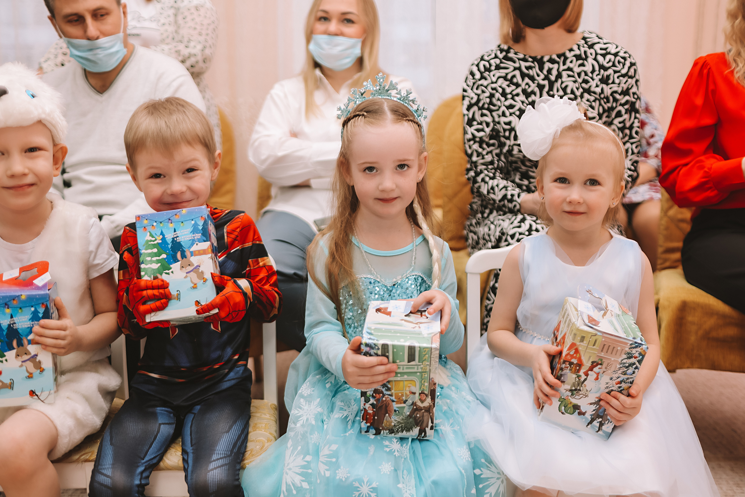 Репортаж новогоднего утренника. Семейный фотограф Тюмень, фотограф на роды Салмина Мария